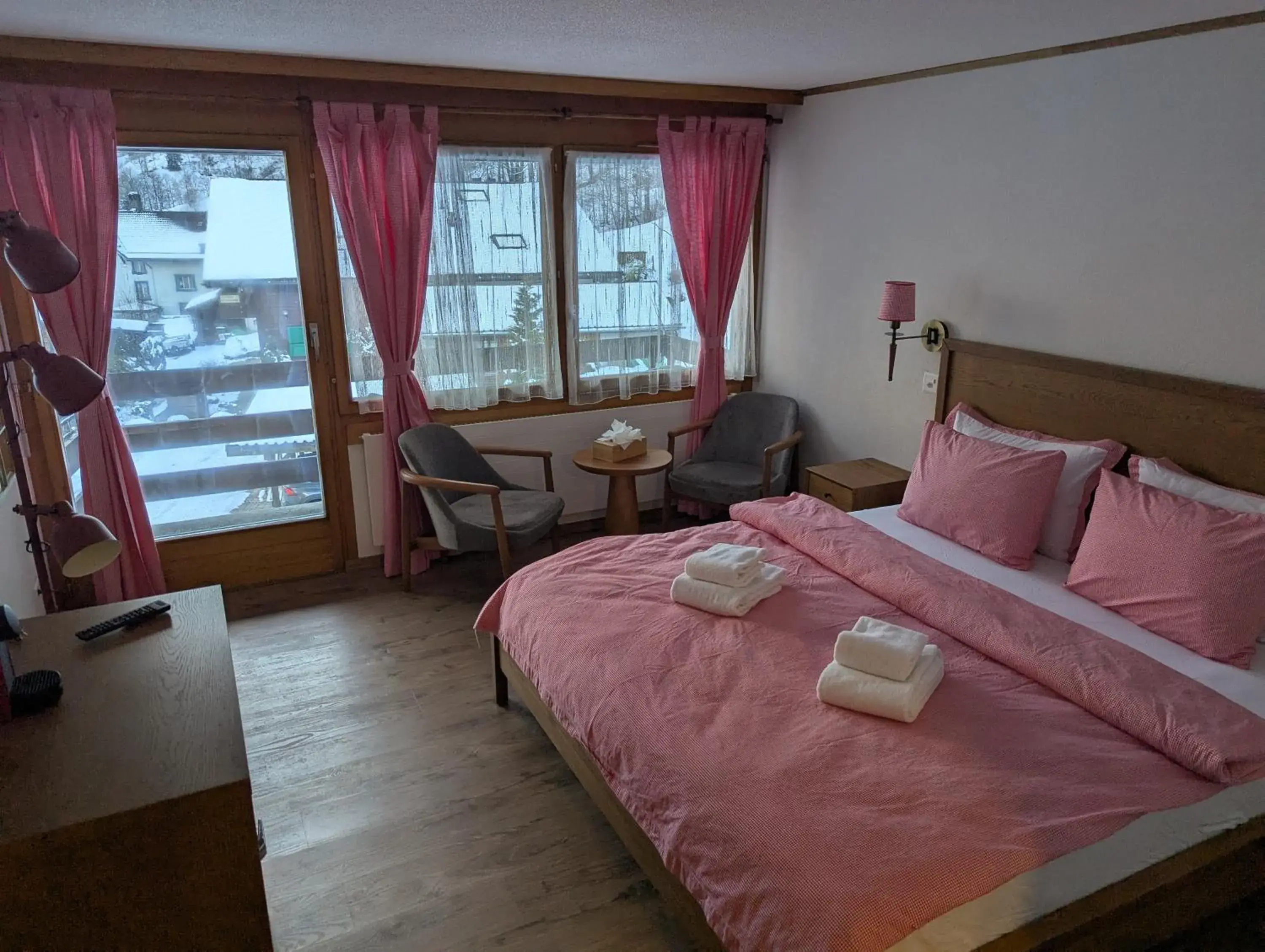 Double or Twin Room in Hotel Schützen Lauterbrunnen Double or Twin Room in Hotel Schützen Lauterbrunnen