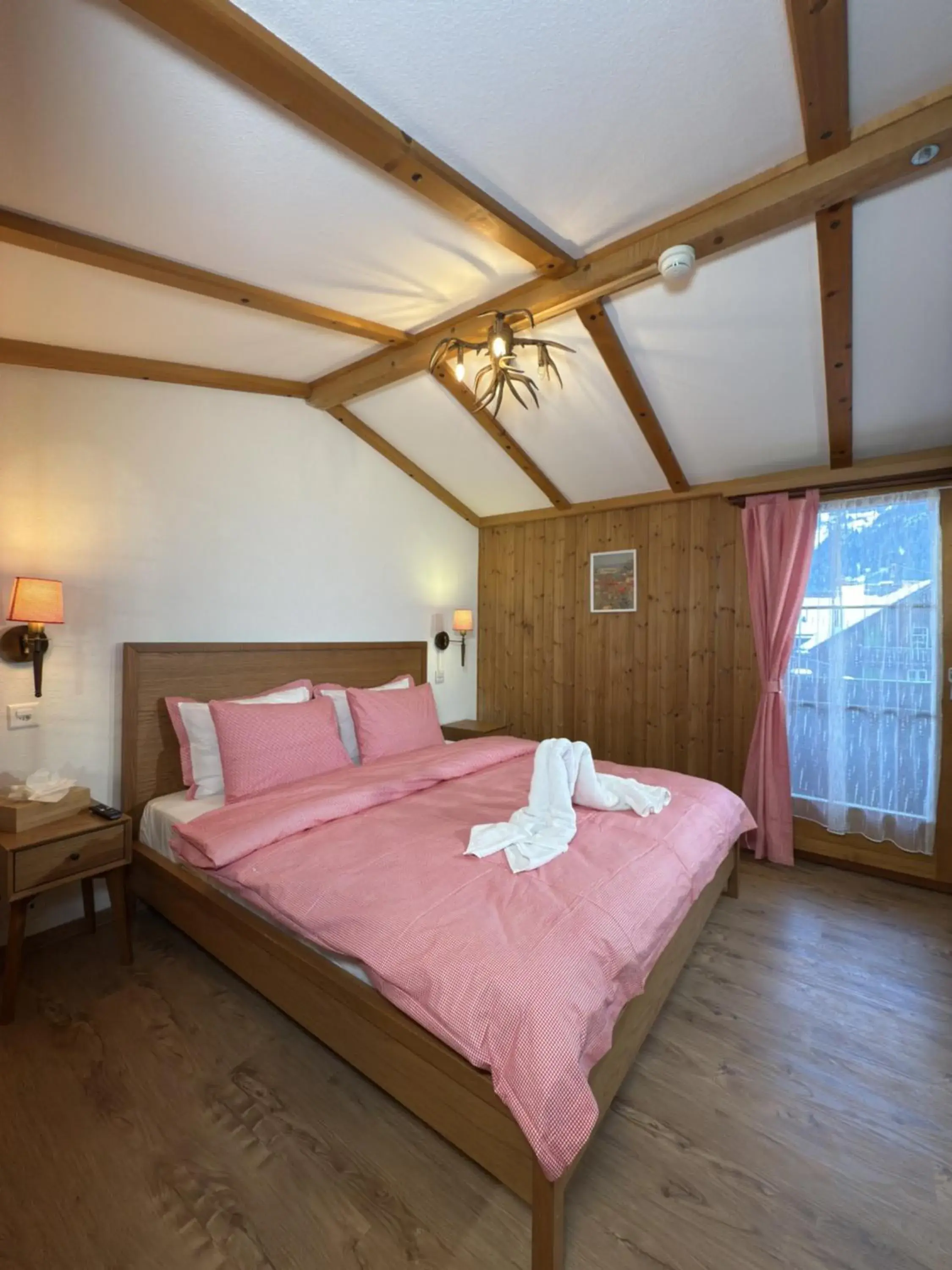 Deluxe Double Room in Hotel Schützen Lauterbrunnen Deluxe Double Room in Hotel Schützen Lauterbrunnen