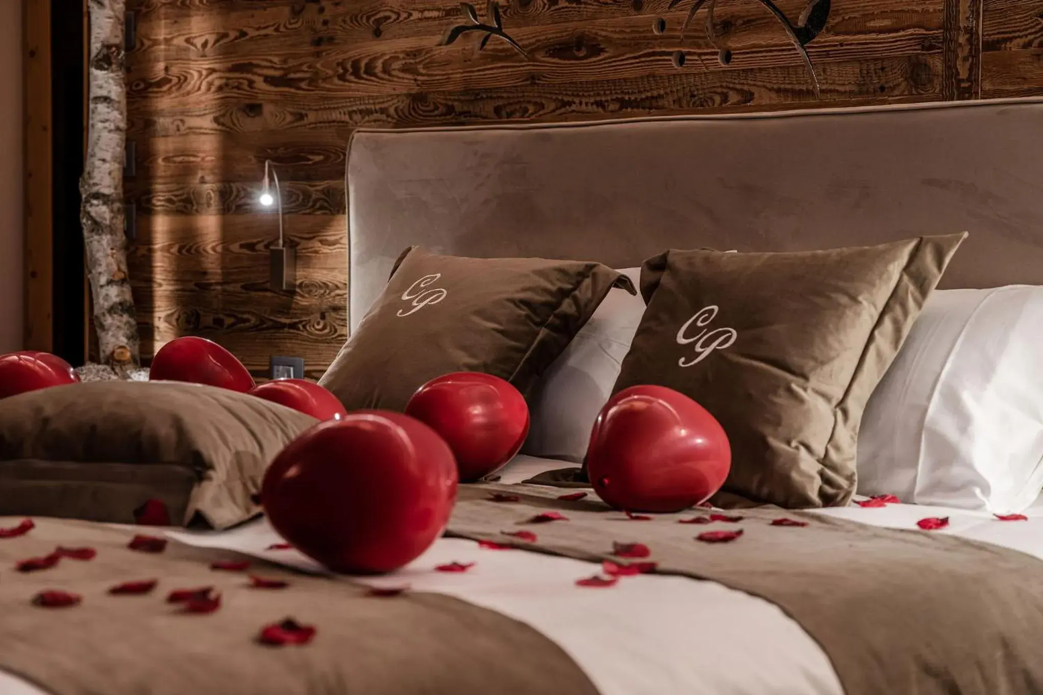 Deluxe Suite with Spa Bath in CAPANNA PRESENA Deluxe Suite with Spa Bath in CAPANNA PRESENA