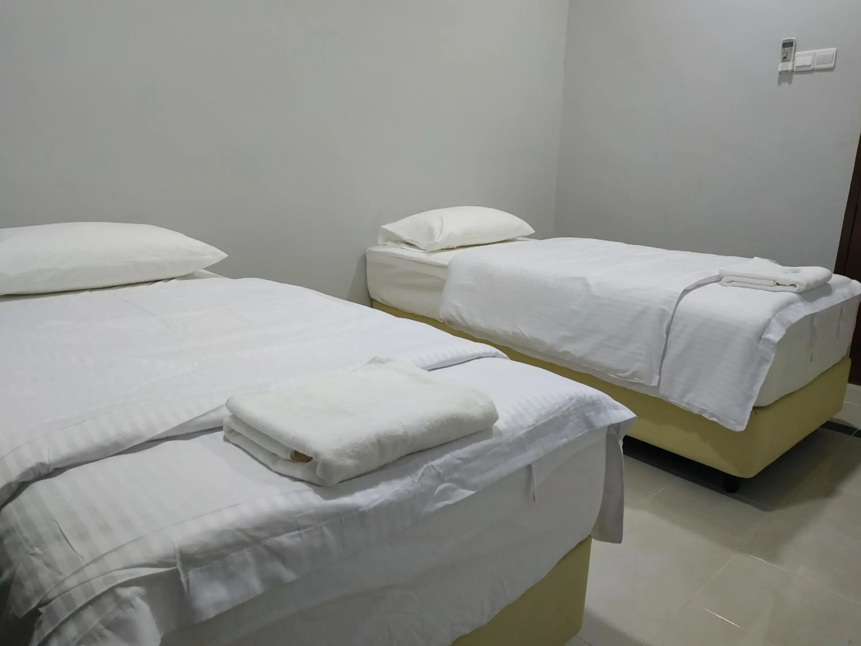 Twin Room in Qeyjan Hotel Twin Room in Qeyjan Hotel