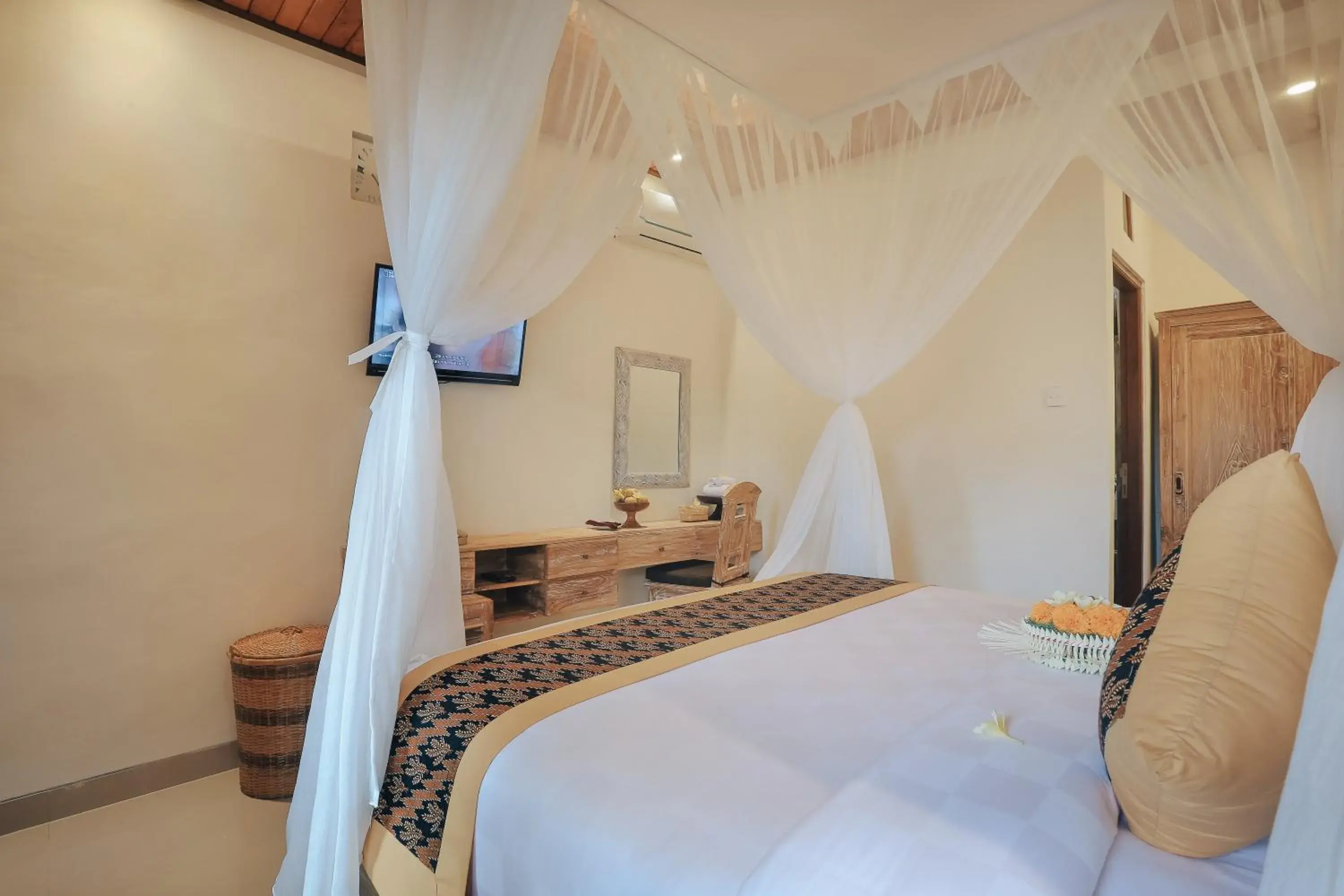 Double Room with Pool View in Sitala Suite Double Room with Pool View in Sitala Suite