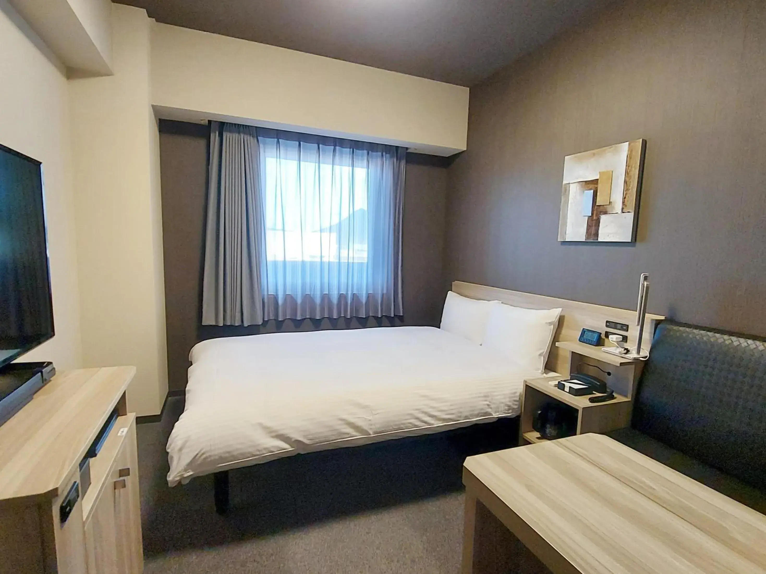 Small Double Room - single occupancy - Smoking in Hotel Route Inn Kusatsu Ritto -Ritto Inter Kokudo 1 gou- Small Double Room - single occupancy - Smoking in Hotel Route Inn Kusatsu Ritto -Ritto Inter Kokudo 1 gou-