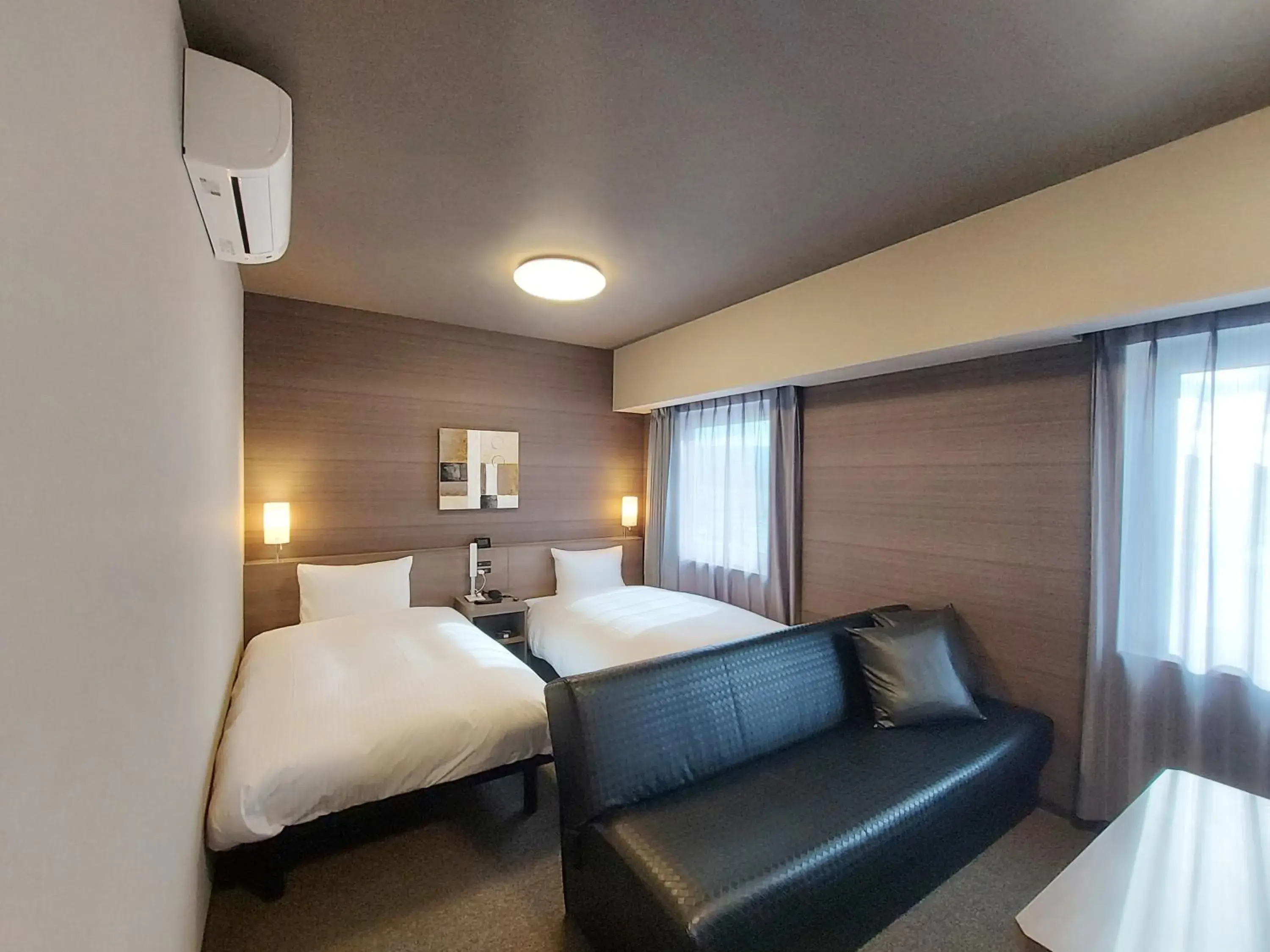 Superior Deluxe Twin Room - Non-Smoking in Hotel Route Inn Kusatsu Ritto -Ritto Inter Kokudo 1 gou- Superior Deluxe Twin Room - Non-Smoking in Hotel Route Inn Kusatsu Ritto -Ritto Inter Kokudo 1 gou-