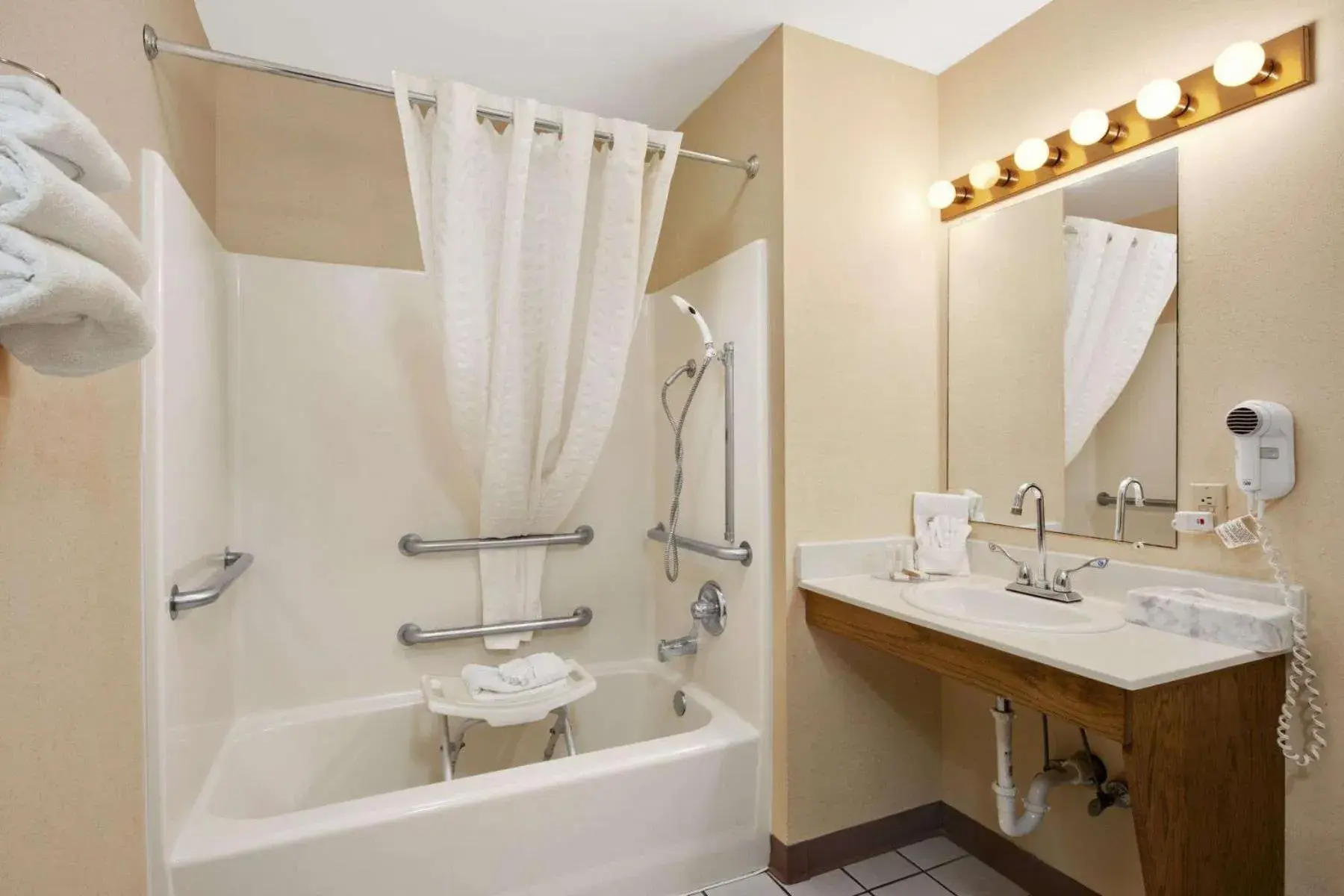 King Room - Disability Access/Non-Smoking in Baymont by Wyndham Albany at Albany Mall King Room - Disability Access/Non-Smoking in Baymont by Wyndham Albany at Albany Mall