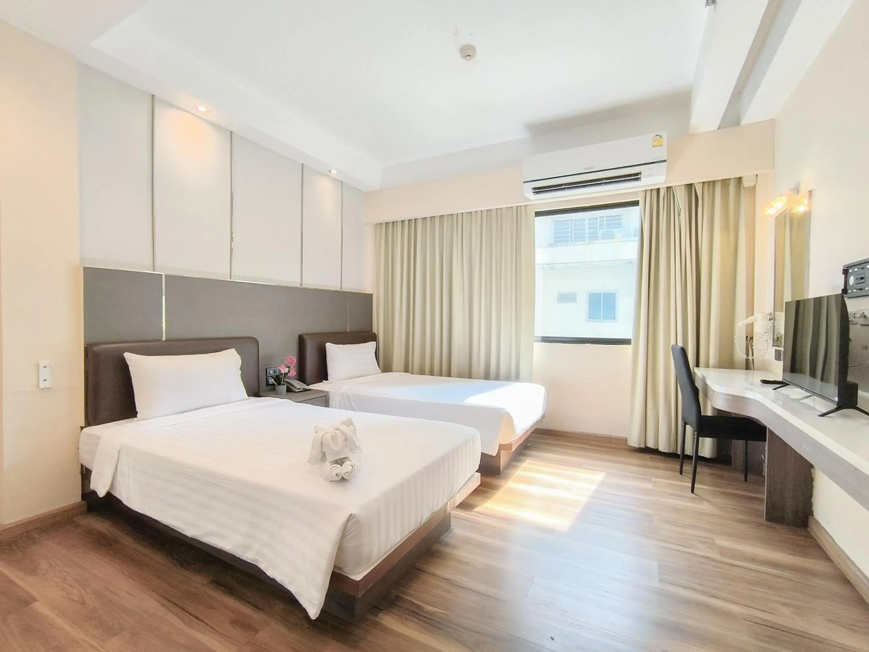 Deluxe Room in Citin Sukhumvit 11 Nana Bangkok by Compass Hospitality Deluxe Room in Citin Sukhumvit 11 Nana Bangkok by Compass Hospitality