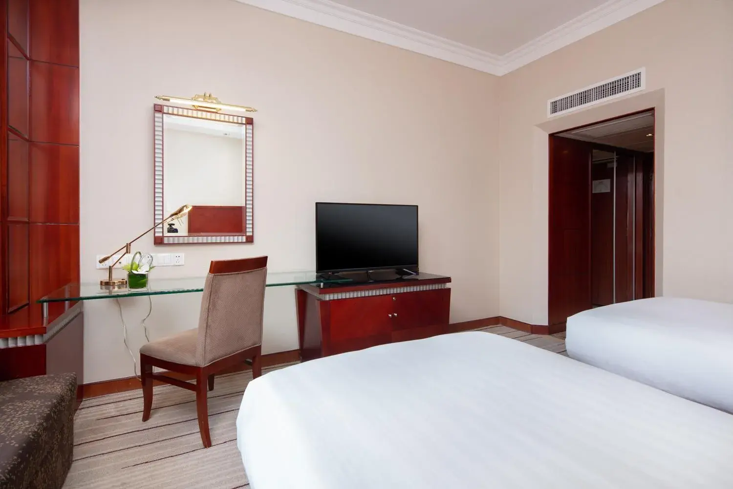 Superior Twin Room in Jianguo Hotel Shanghai Superior Twin Room in Jianguo Hotel Shanghai