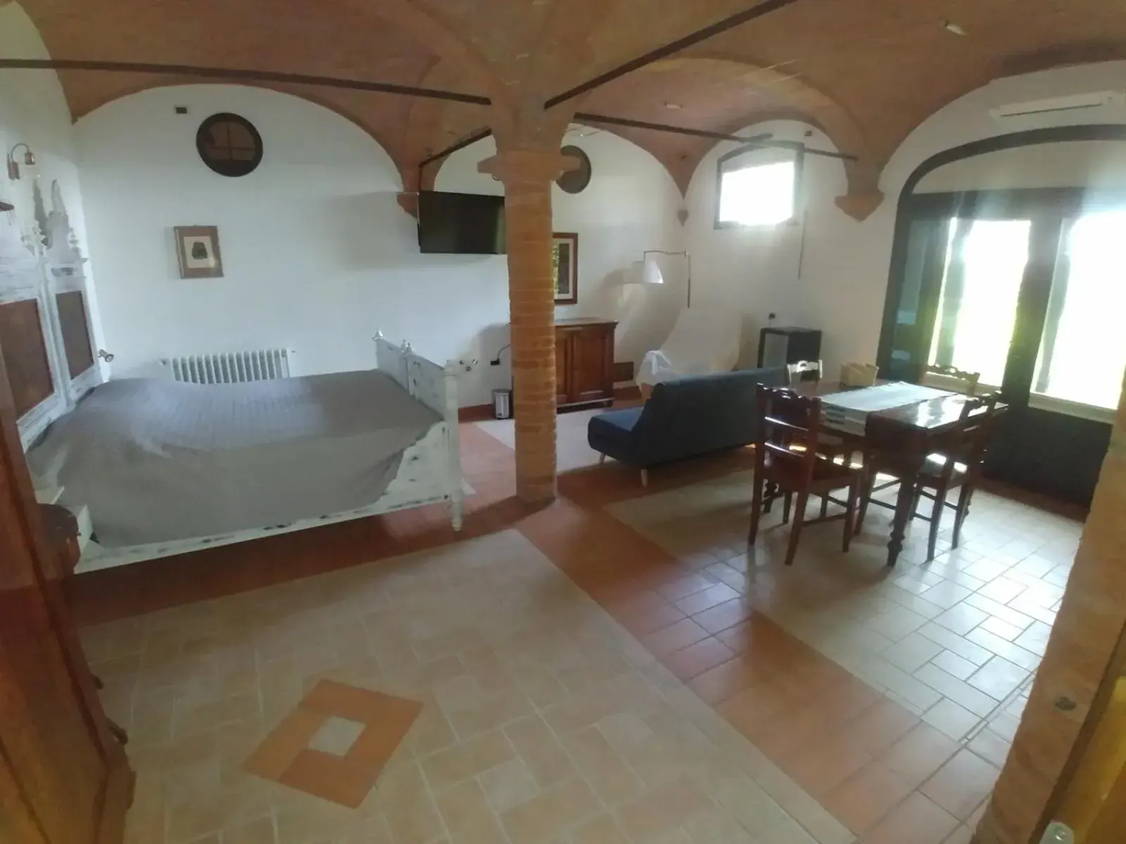 Large Double Room - single occupancy in Casa Flosa Room & Breakfast Large Double Room - single occupancy in Casa Flosa Room & Breakfast