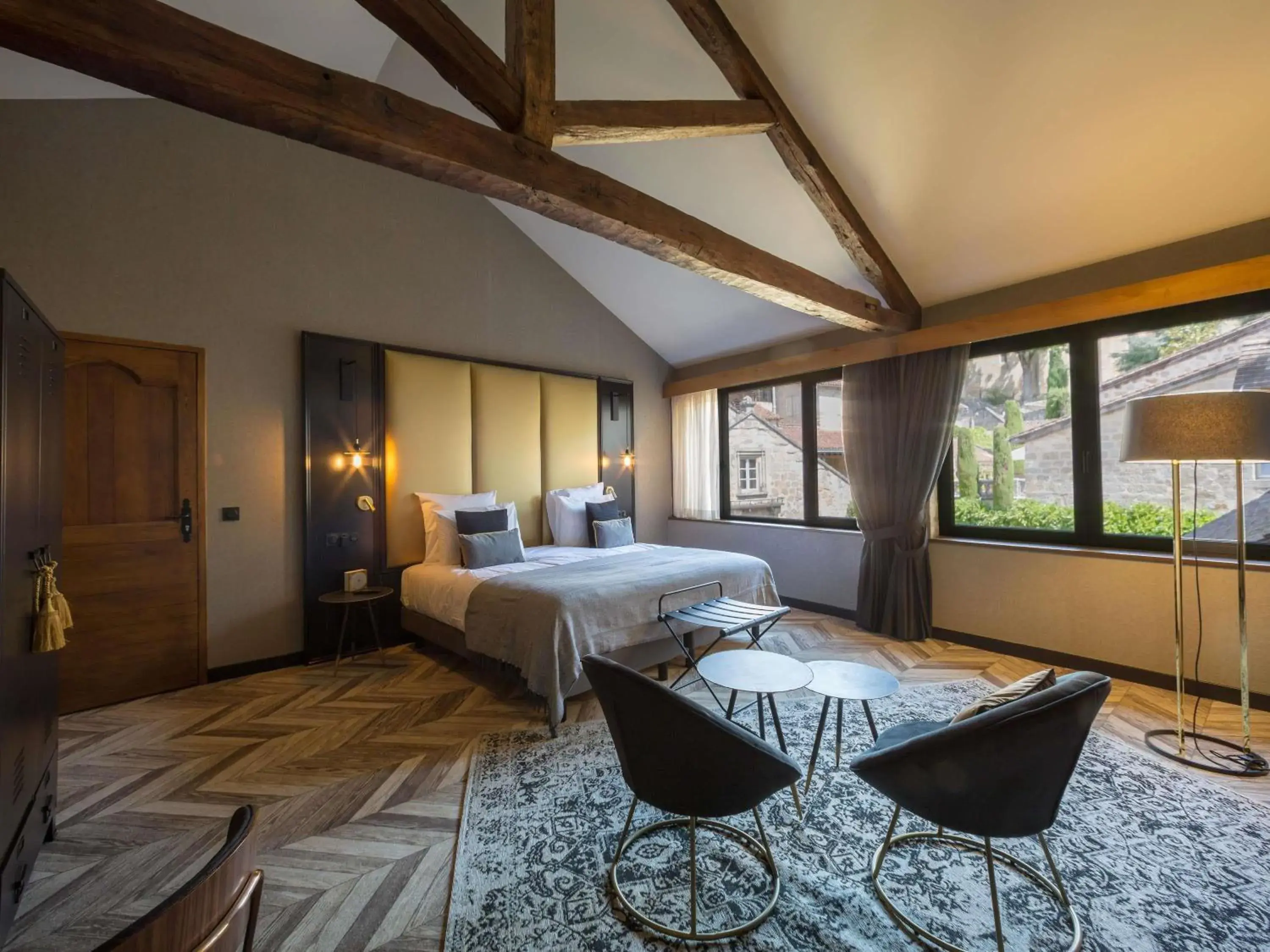 Family Suite with One Double Bed and Two Sofa Beds in Mercure Figeac Viguier du Roy Family Suite with One Double Bed and Two Sofa Beds in Mercure Figeac Viguier du Roy