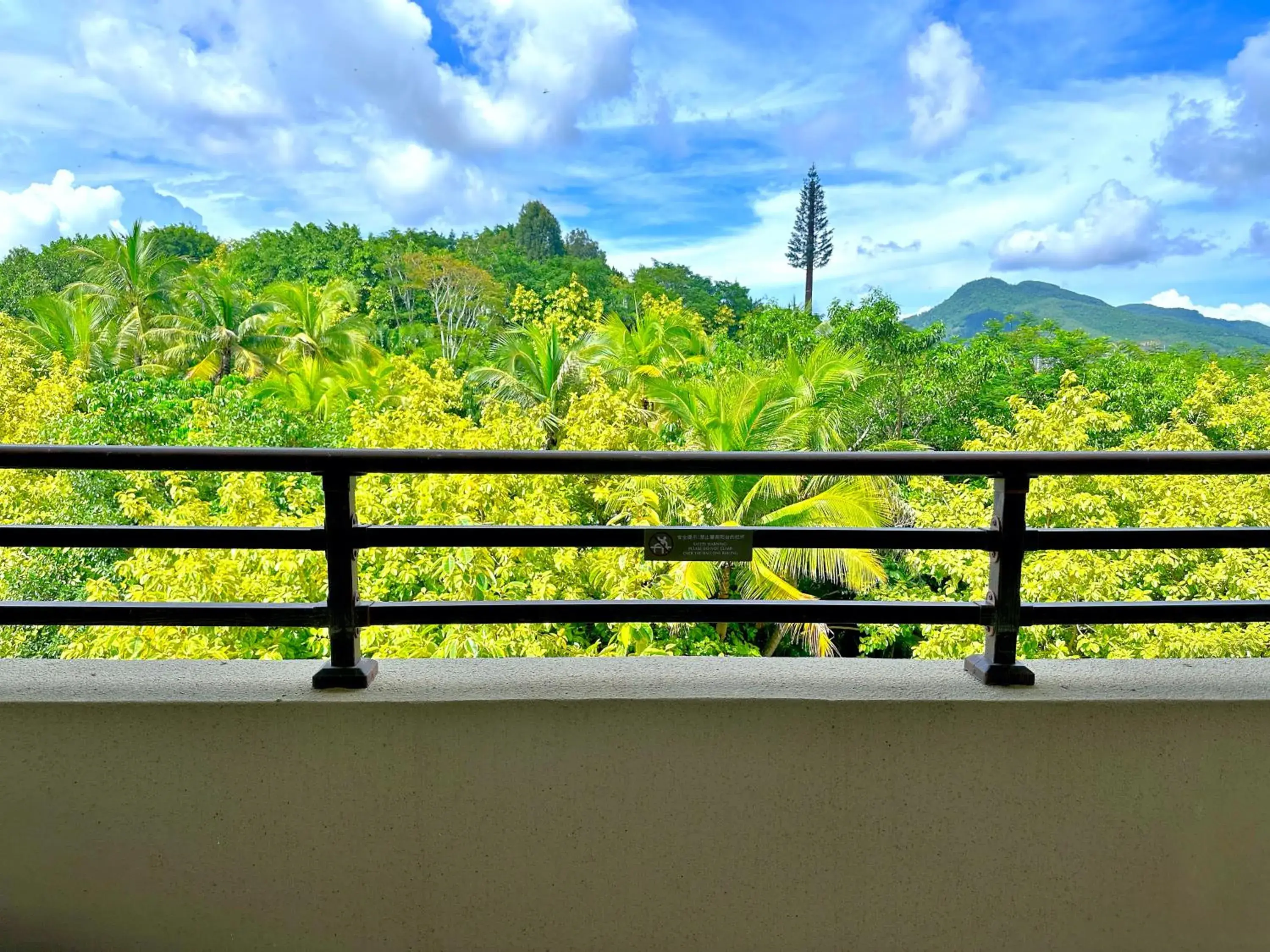 Deluxe King Room in Doubletree By Hilton Lingshui Hot Spring Deluxe King Room in Doubletree By Hilton Lingshui Hot Spring