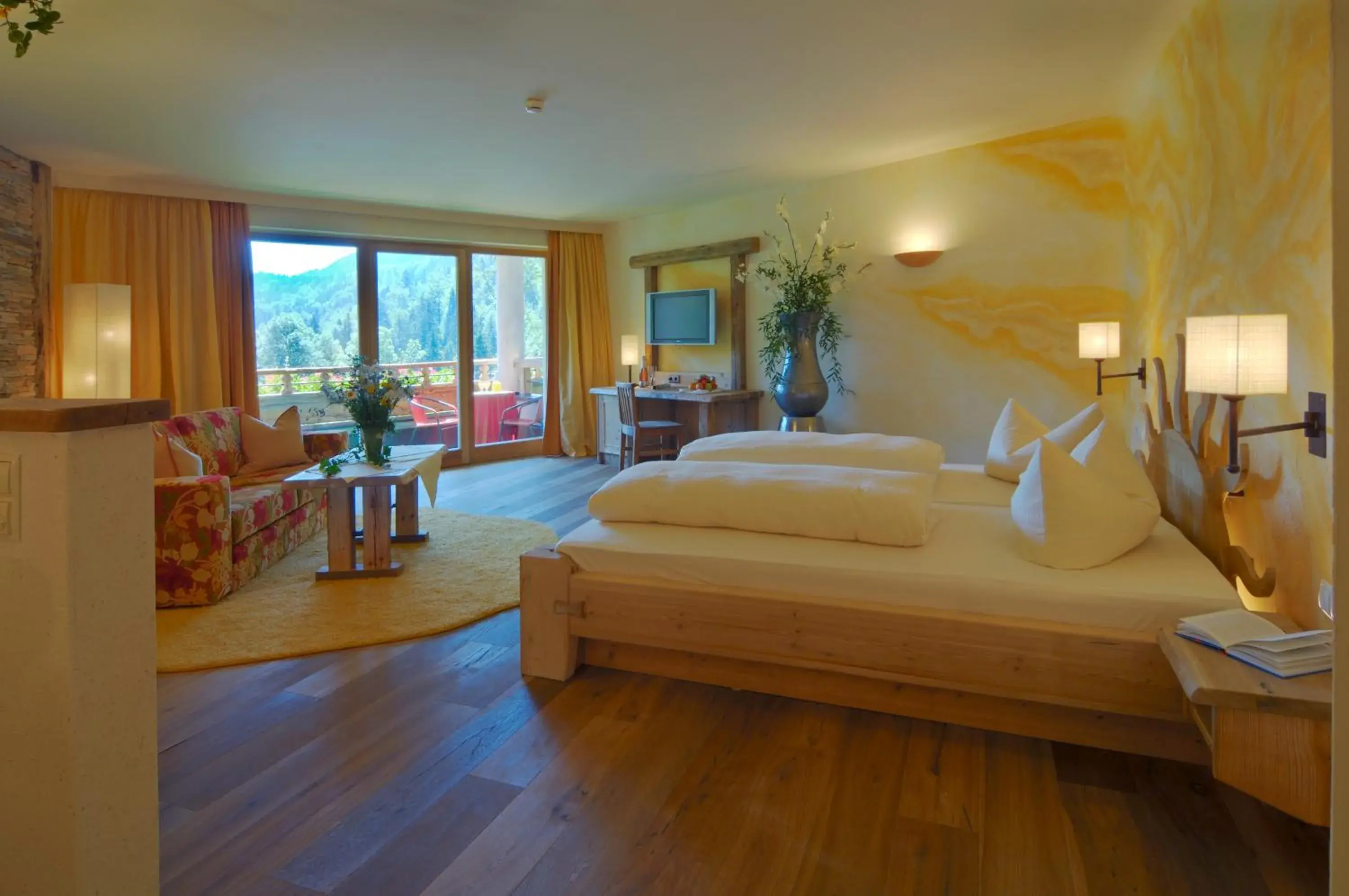 One-Bedroom Suite - single occupancy in Feuriger Tatzlwurm Berghotel & Spa, BW Signature Collection One-Bedroom Suite - single occupancy in Feuriger Tatzlwurm Berghotel & Spa, BW Signature Collection