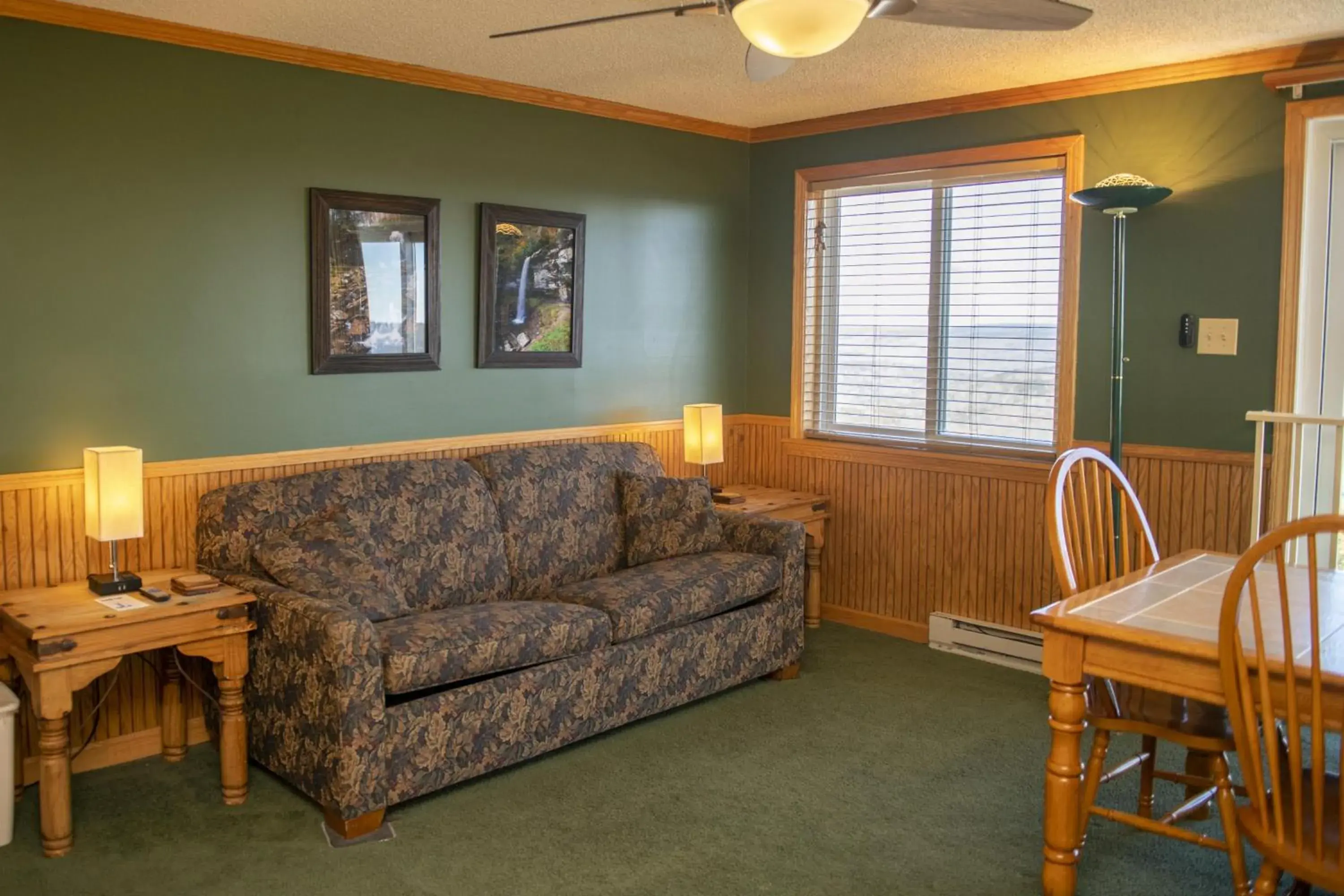 Stroll to Slopes, Village Area, Ski in-out MtLodge 294 Stroll to Slopes, Village Area, Ski in-out MtLodge 294