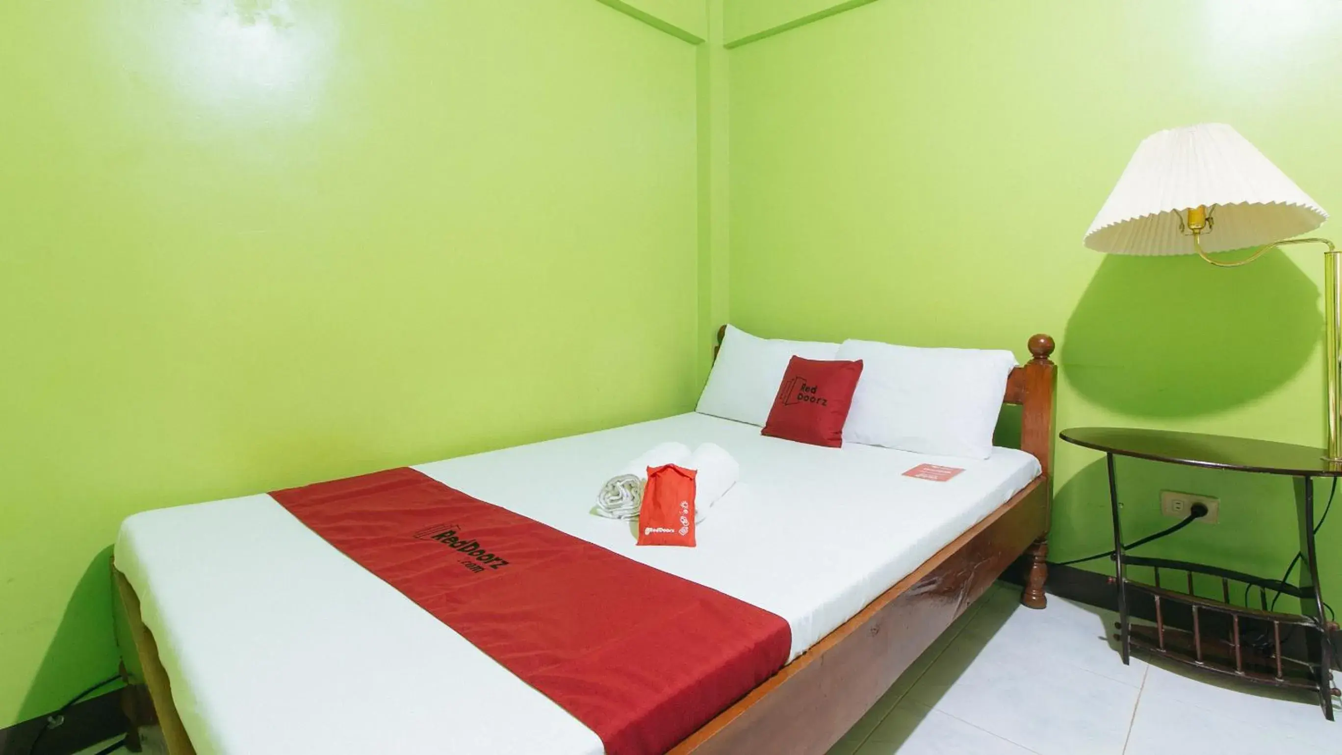Standard Double Room in RedDoorz Plus near Municipality of Luisiana Laguna Standard Double Room in RedDoorz Plus near Municipality of Luisiana Laguna