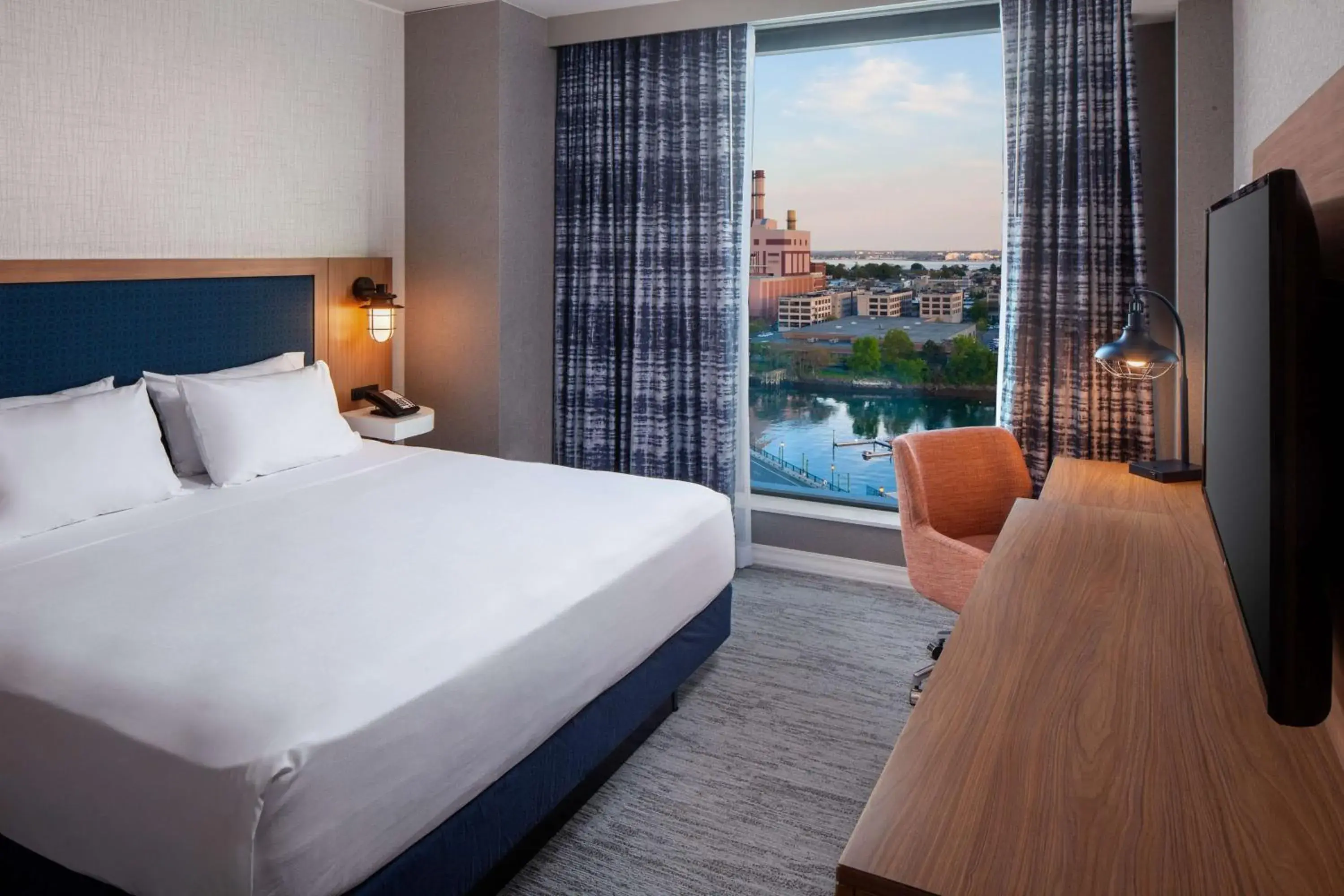 King Room with Water View in Hampton Inn Boston Seaport District King Room with Water View in Hampton Inn Boston Seaport District