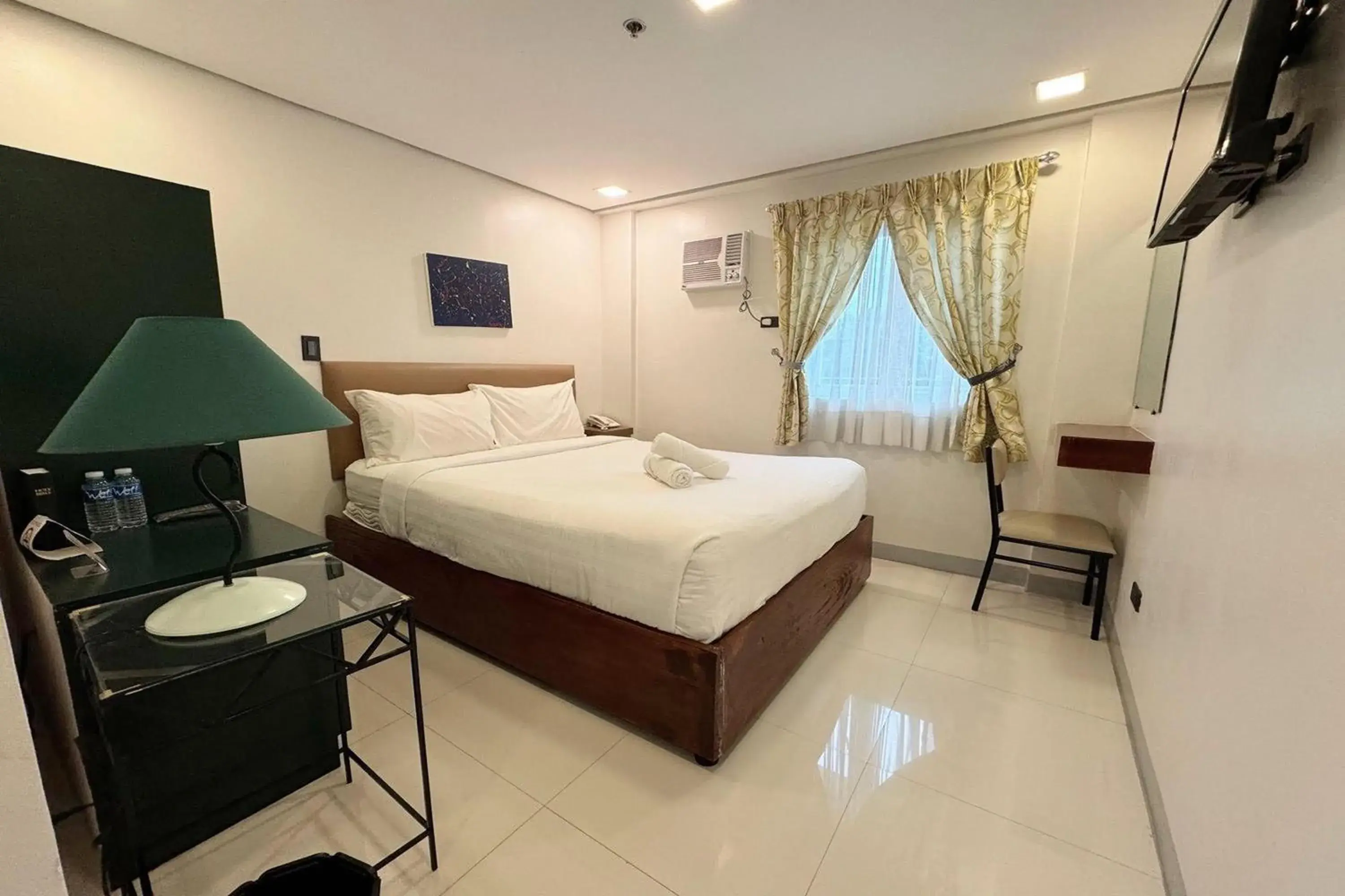 Superior Queen Room in Belltower CSheLi Suites Bantay - Vigan Superior Queen Room in Belltower CSheLi Suites Bantay - Vigan
