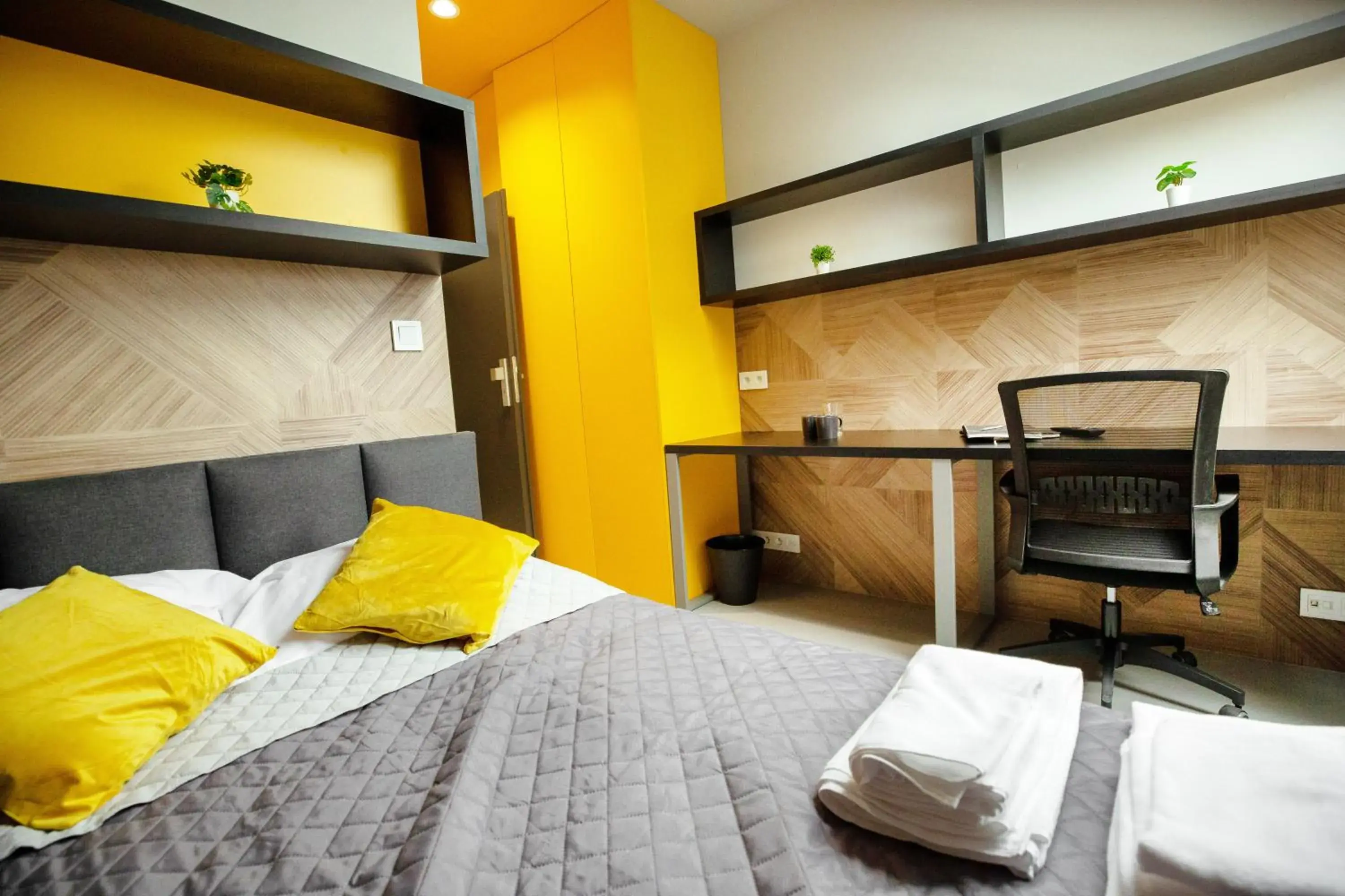 Small Double Room in iroom Small Double Room in iroom