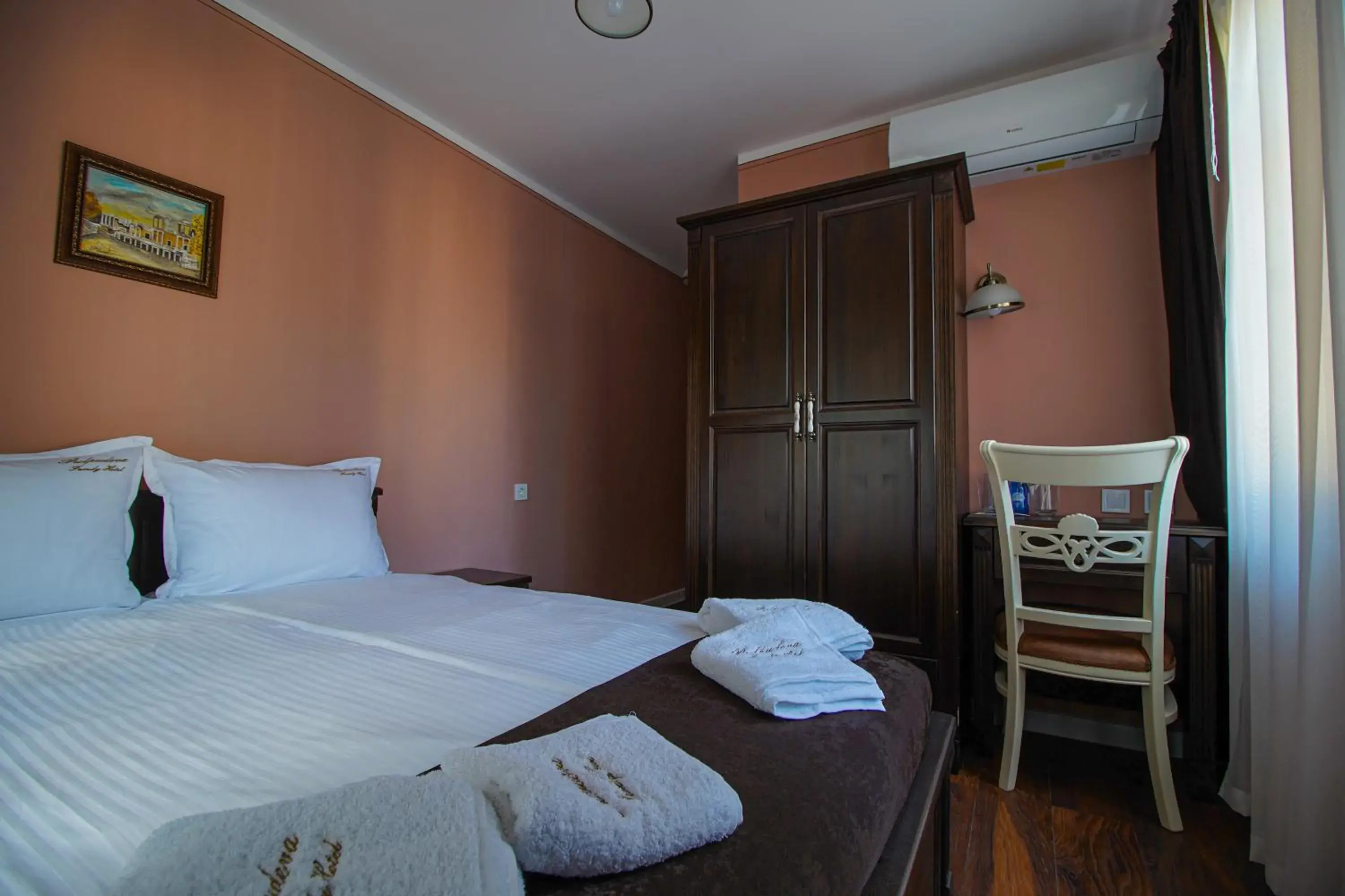 Large Double Room - single occupancy in Pulpudeva Family Hotel Large Double Room - single occupancy in Pulpudeva Family Hotel