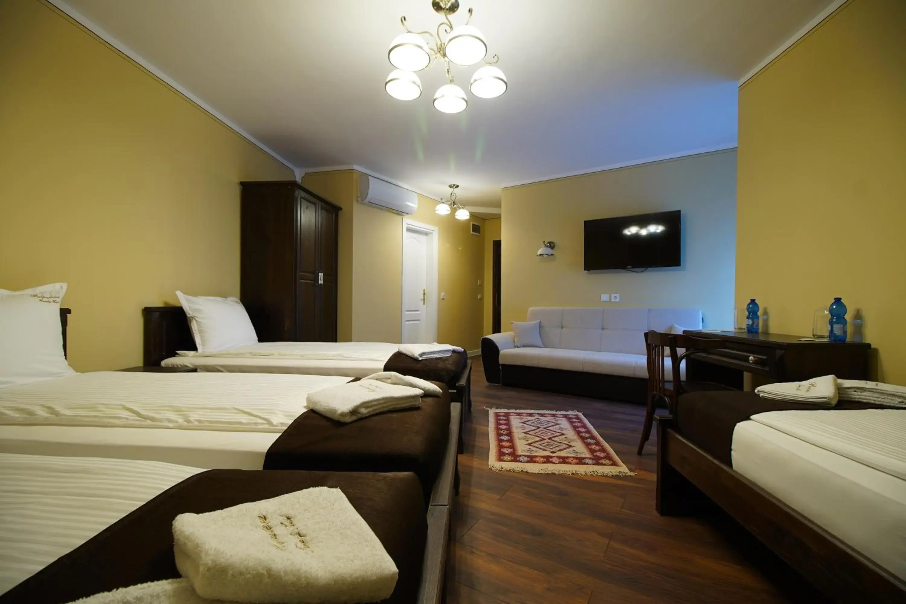 Duplex Quadruple Room in Pulpudeva Family Hotel Duplex Quadruple Room in Pulpudeva Family Hotel