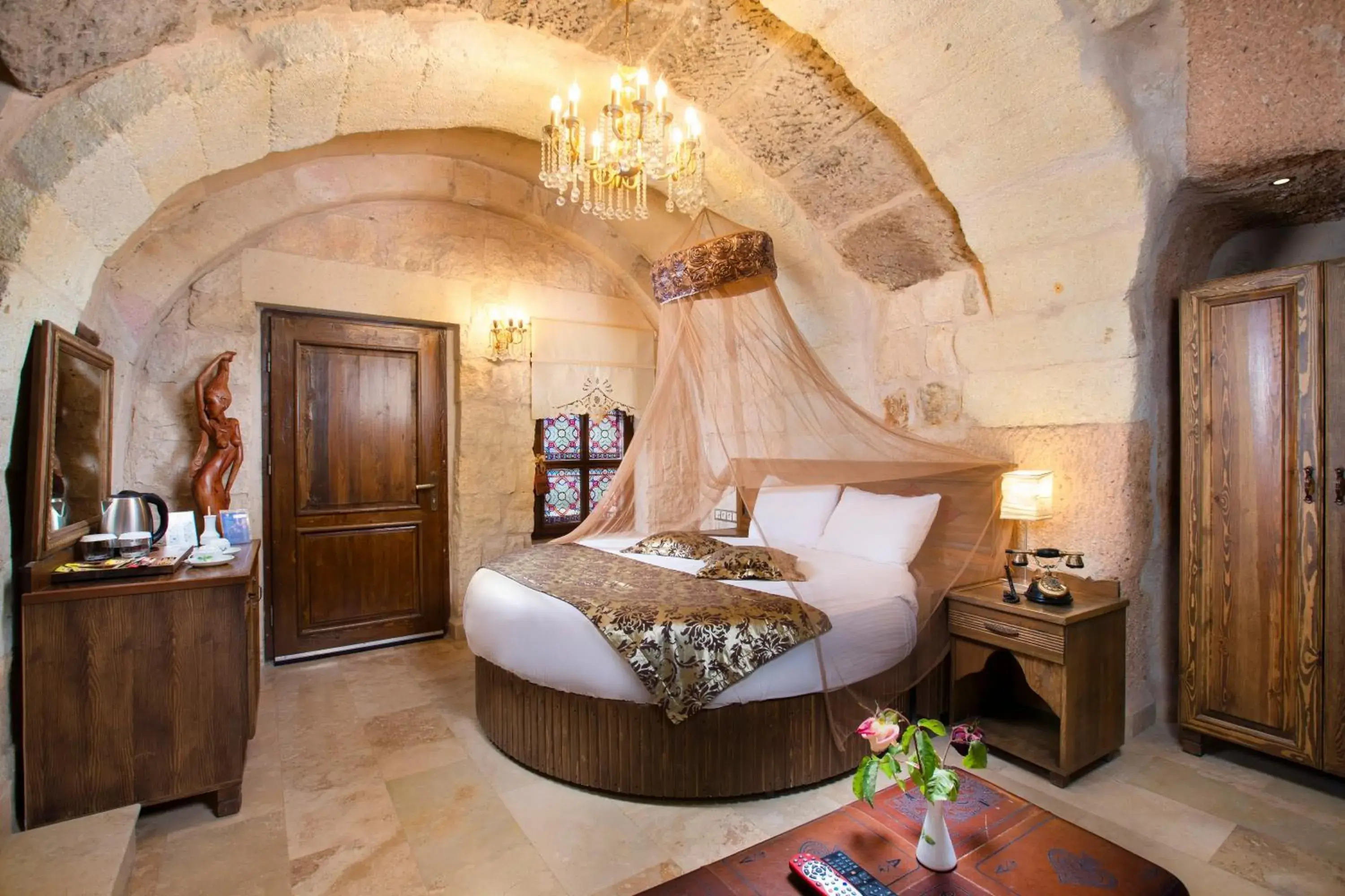 Deluxe Cave Room With Jakuzzi in Cappadocia Fairy Chimneys Selfie Cave Hotels - Special Class Deluxe Cave Room With Jakuzzi in Cappadocia Fairy Chimneys Selfie Cave Hotels - Special Class