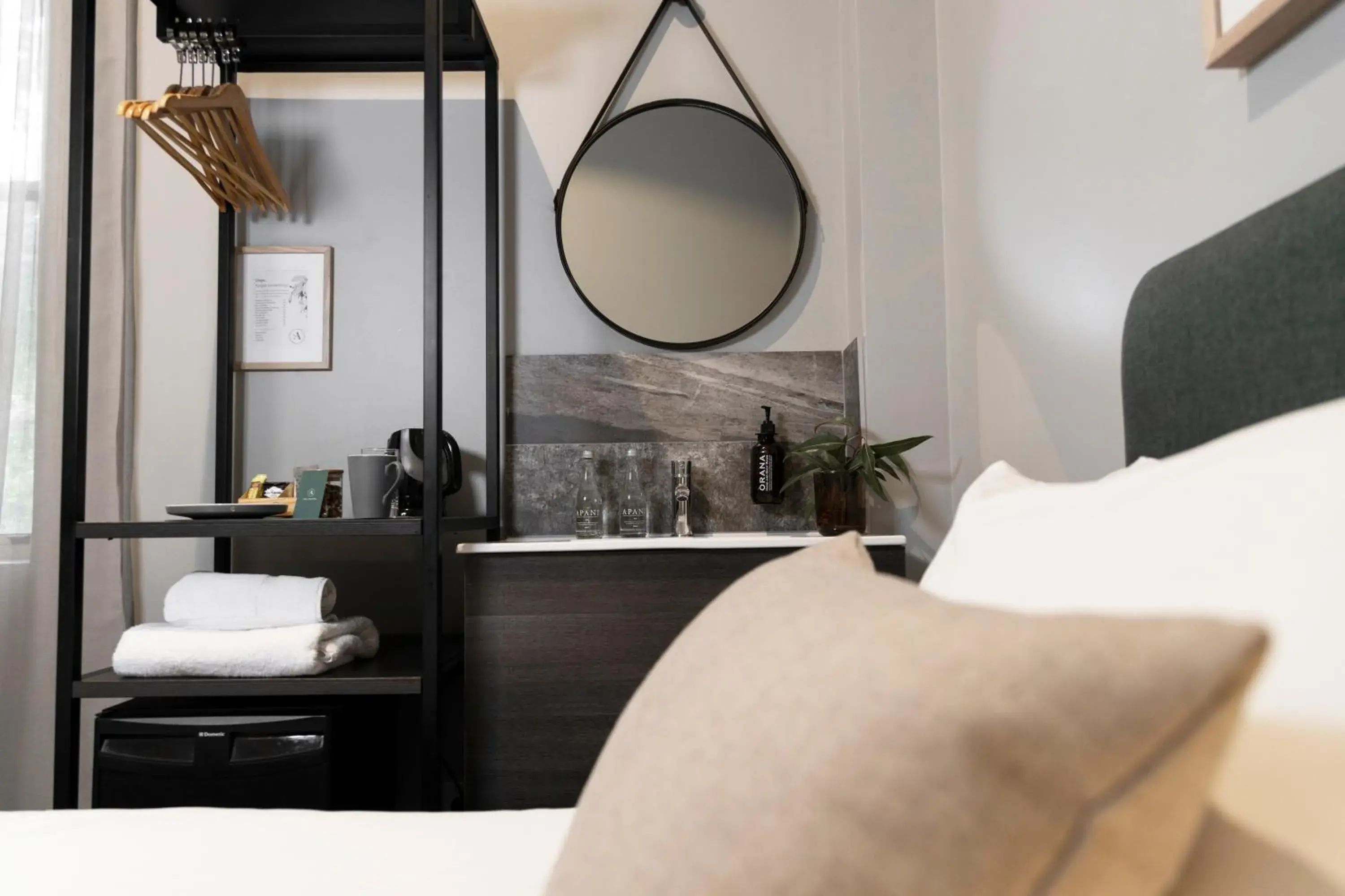 Twin Room with Shared Bathroom in The Alison Randwick Twin Room with Shared Bathroom in The Alison Randwick