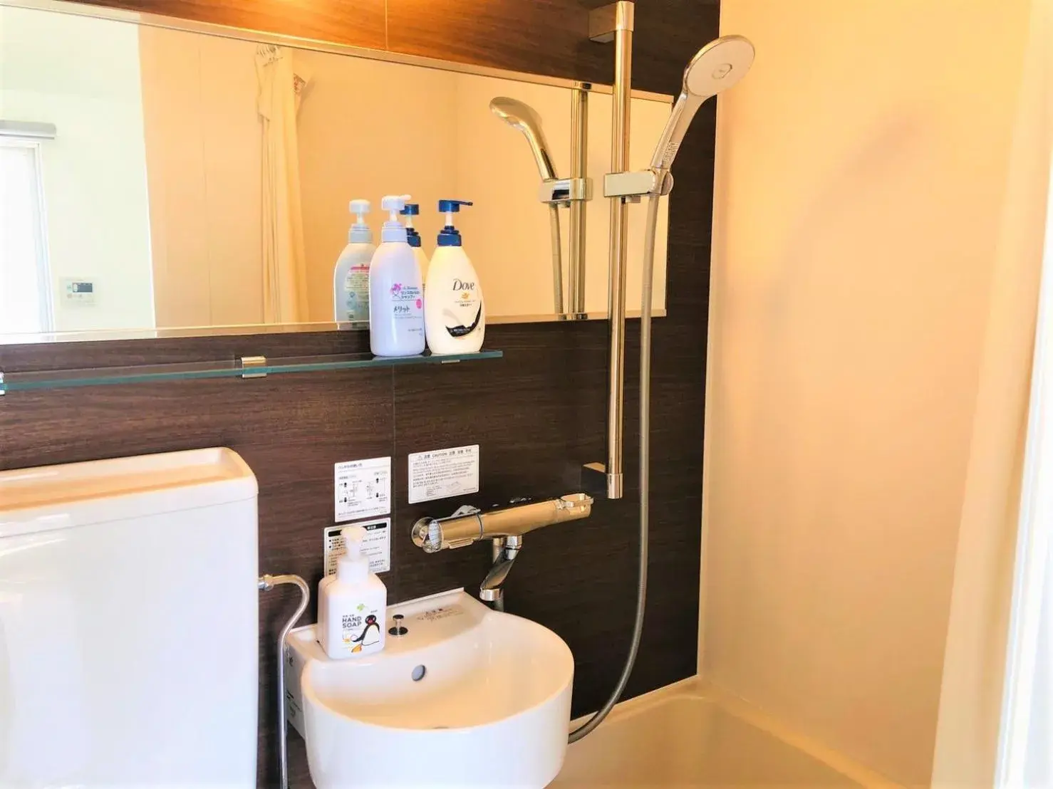 Large Double Room in Hotel Peace Park Tokaichi Large Double Room in Hotel Peace Park Tokaichi