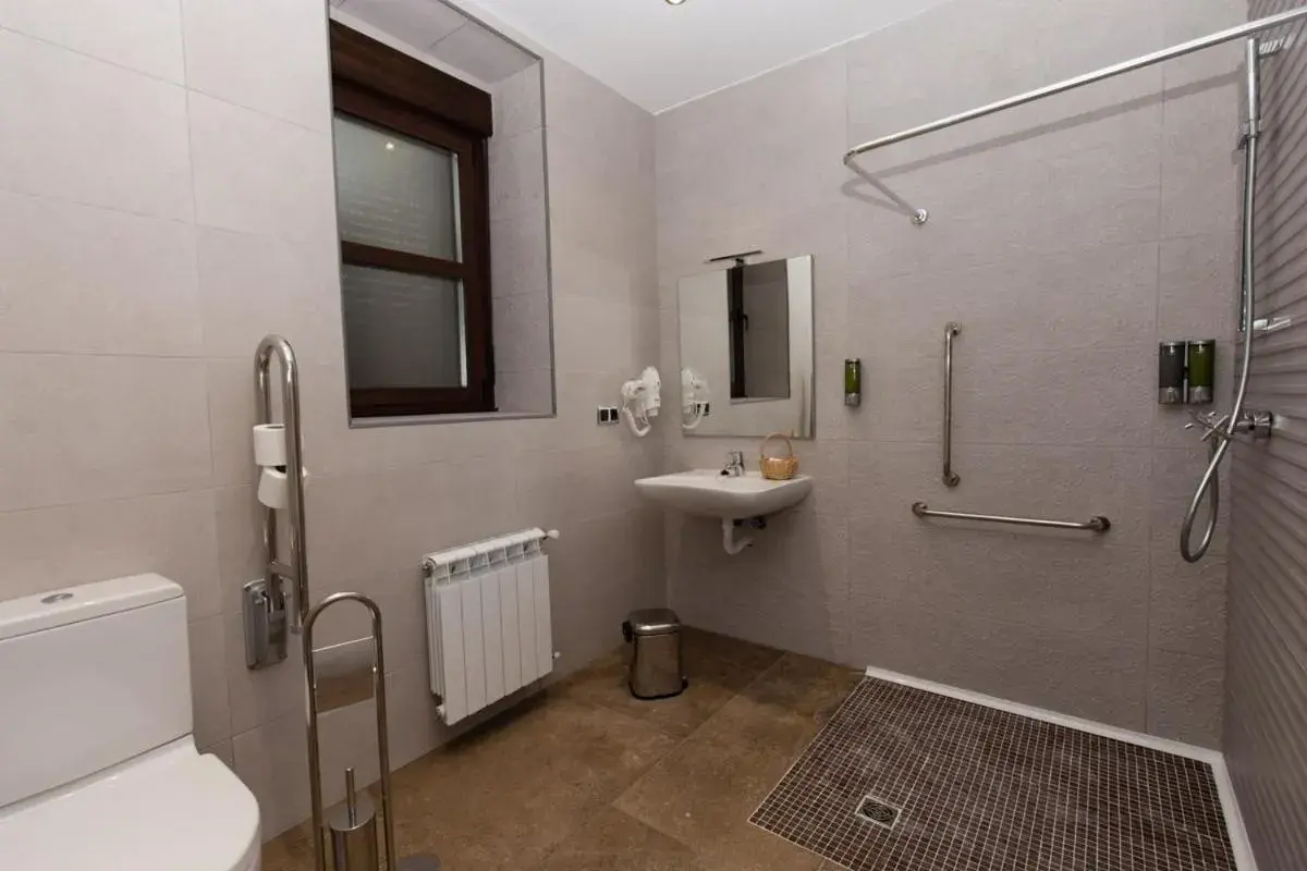 Queen Room - single occupancy - Disability Access in Posada Sierra de la Culebra Queen Room - single occupancy - Disability Access in Posada Sierra de la Culebra