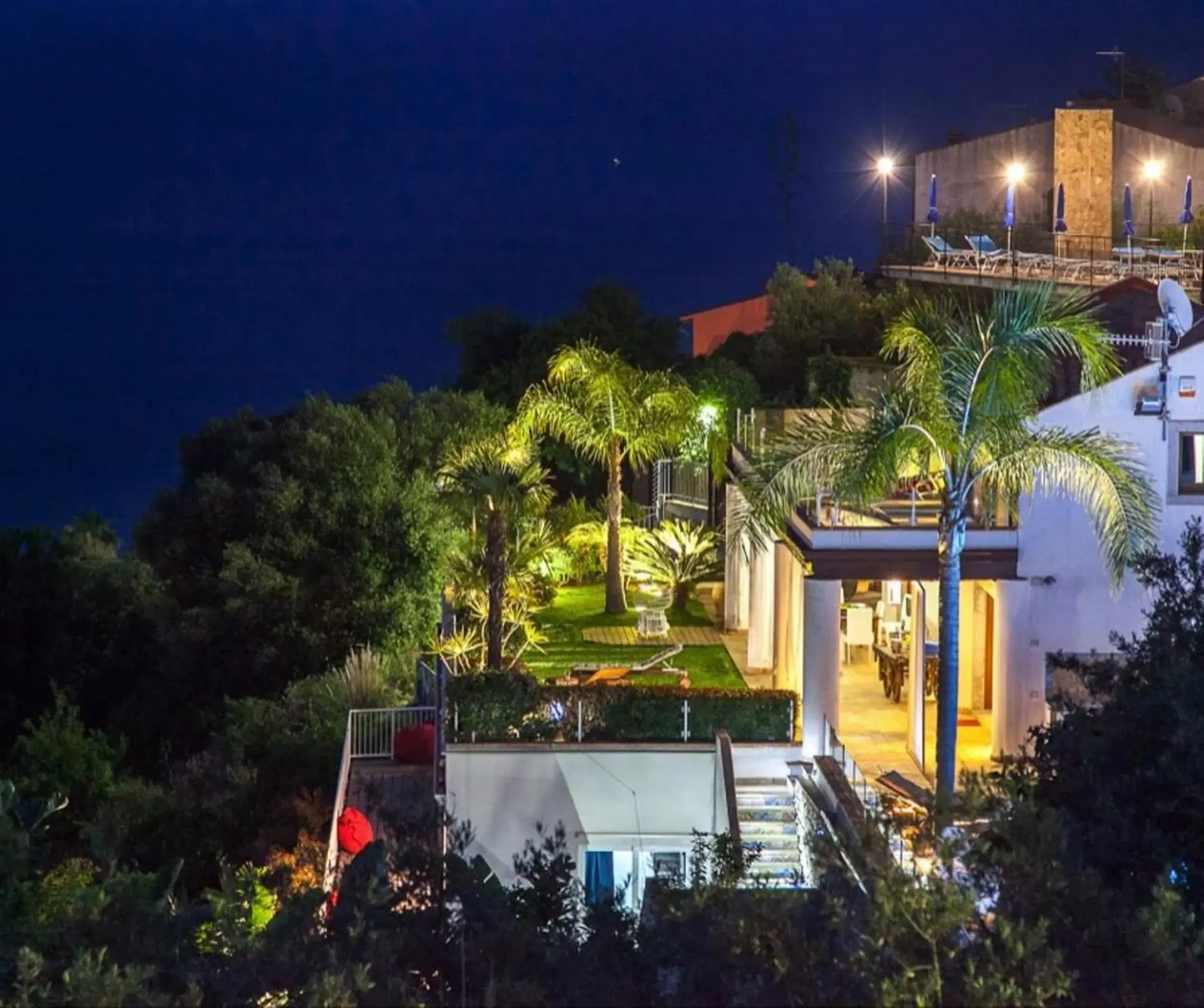 One-Bedroom Apartment with Sea View in Villa Zagara Garden Spectacular Sea View in Taormina One-Bedroom Apartment with Sea View in Villa Zagara Garden Spectacular Sea View in Taormina