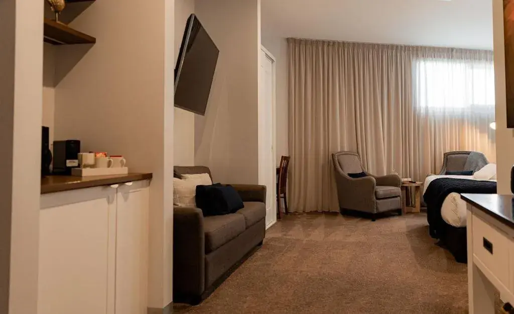 King Suite with Disability Access in Bay Of Fires Apartments - Town Centre King Suite with Disability Access in Bay Of Fires Apartments - Town Centre