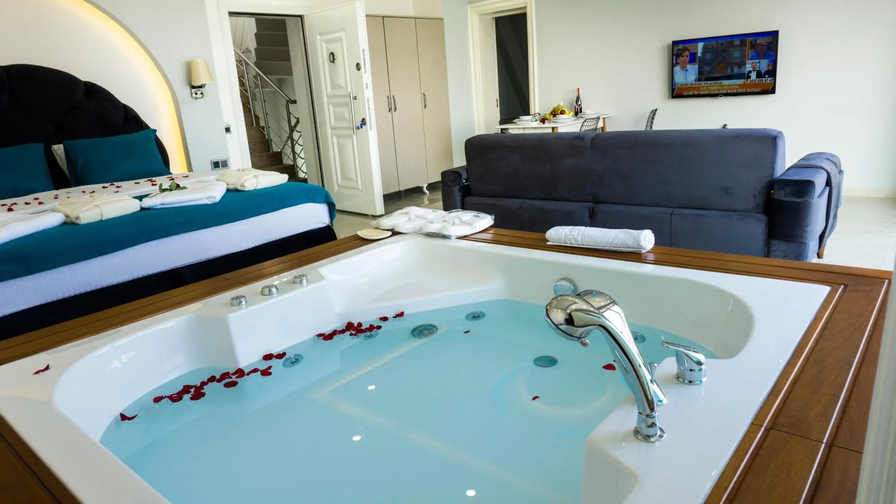 Deluxe Suite with Spa Bath in Yelken Apart Hotel Deluxe Suite with Spa Bath in Yelken Apart Hotel