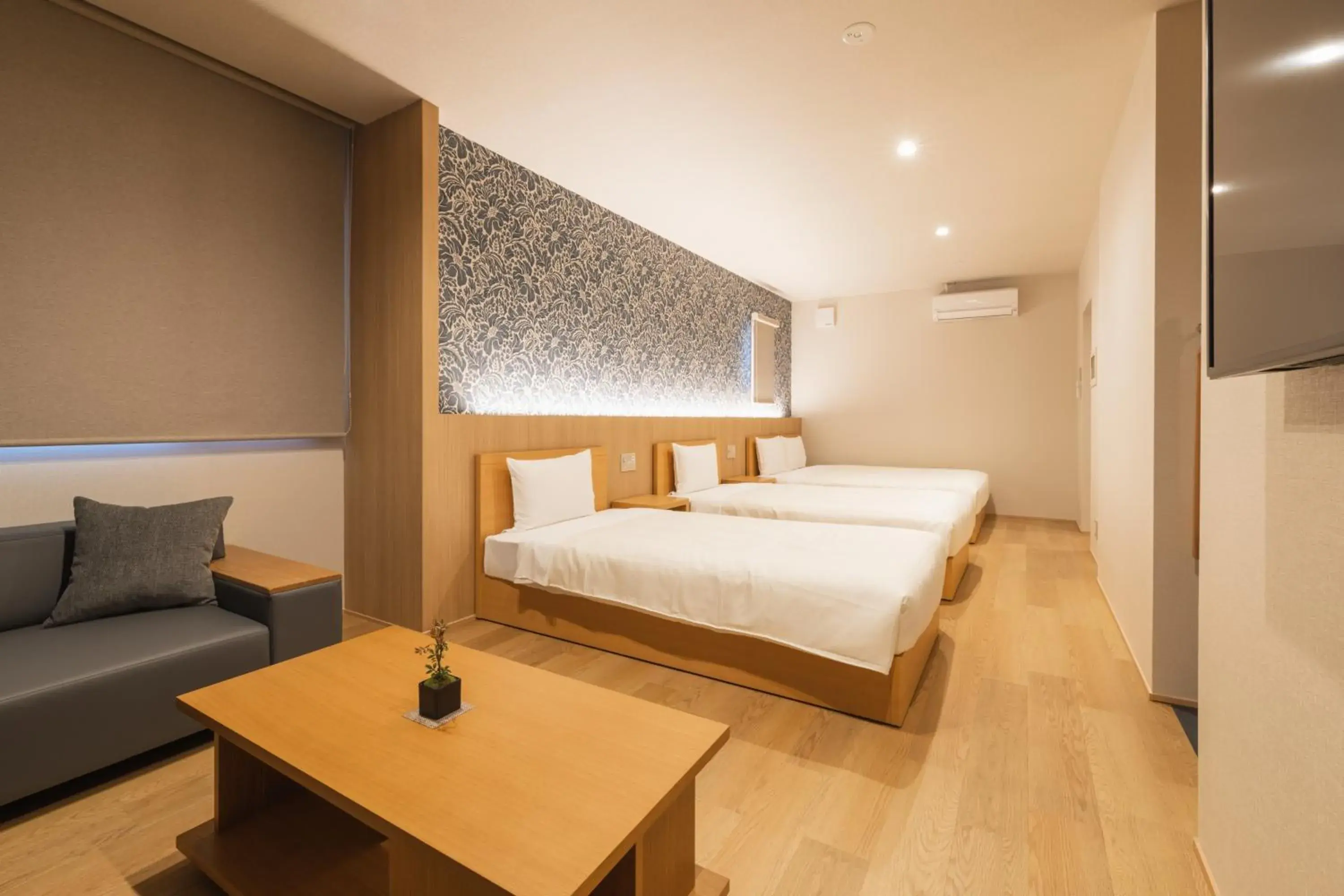 Standard Triple Room in GRAND BASE Hakata Gofuku Standard Triple Room in GRAND BASE Hakata Gofuku