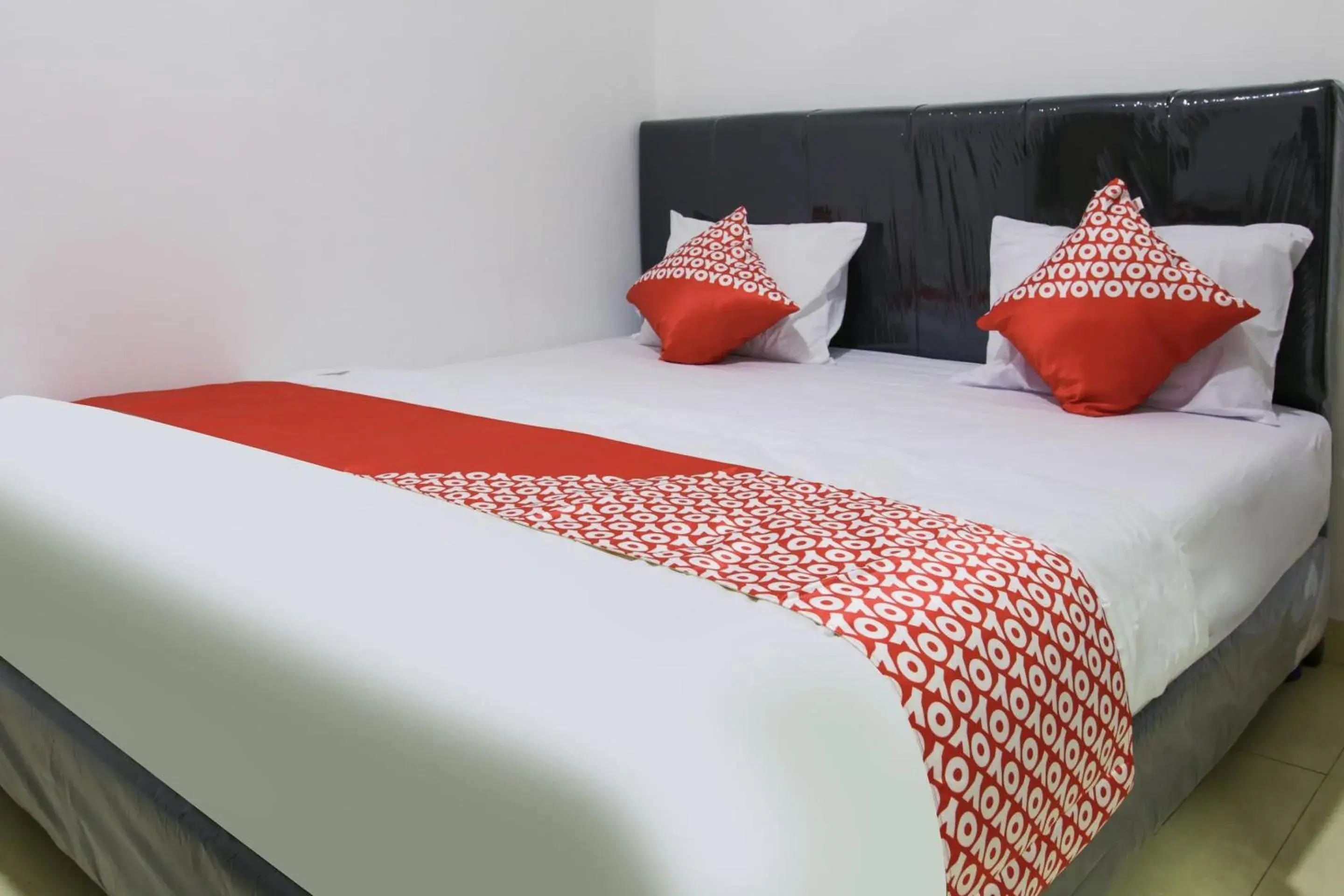 Deluxe Double Room in Hotel O Pa Baeng Baeng Near Rumah Sakit Faisal Formerly Guest House Cahaya 7296 Deluxe Double Room in Hotel O Pa Baeng Baeng Near Rumah Sakit Faisal Formerly Guest House Cahaya 7296