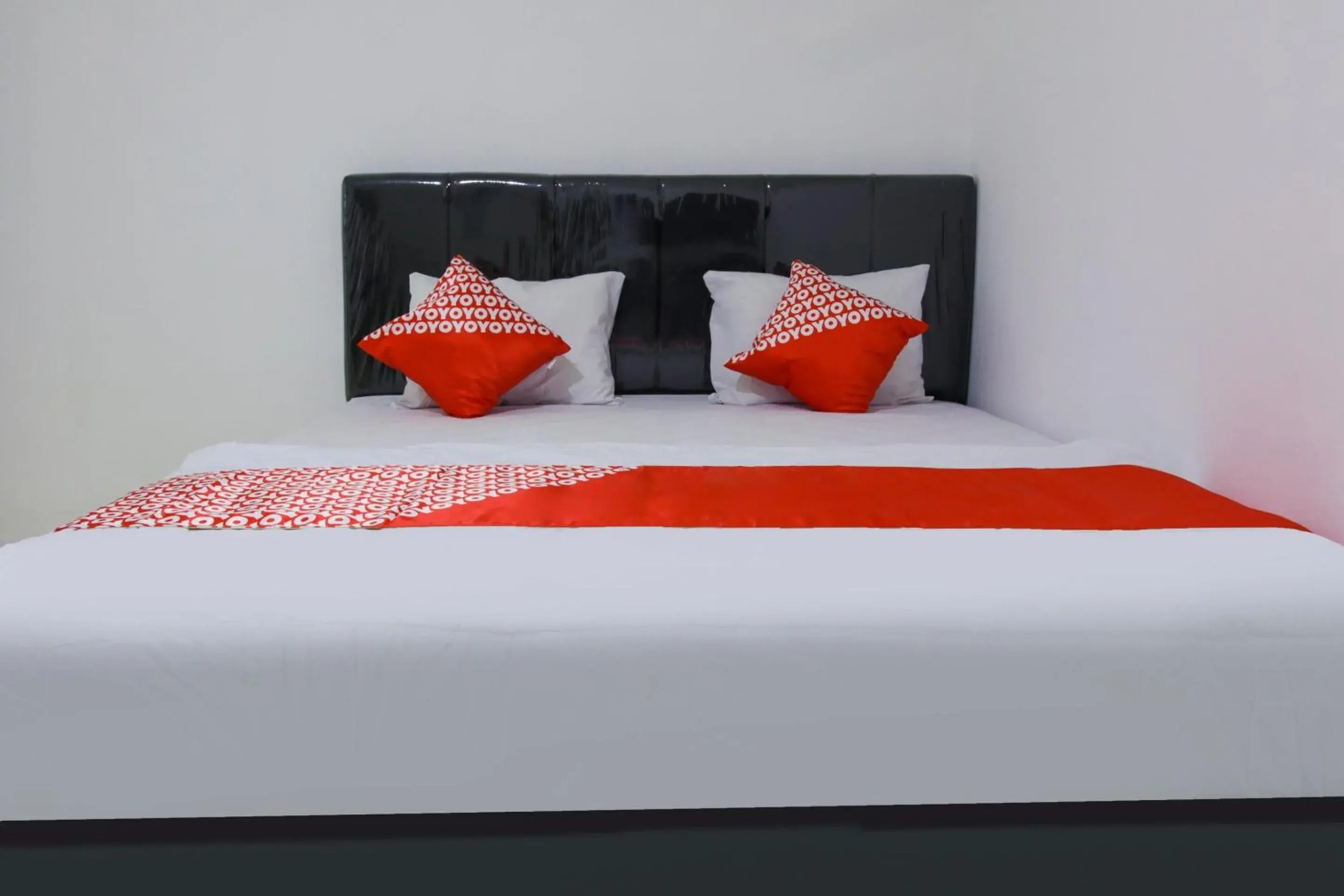 Deluxe Suite in Hotel O Pa Baeng Baeng Near Rumah Sakit Faisal Formerly Guest House Cahaya 7296 Deluxe Suite in Hotel O Pa Baeng Baeng Near Rumah Sakit Faisal Formerly Guest House Cahaya 7296