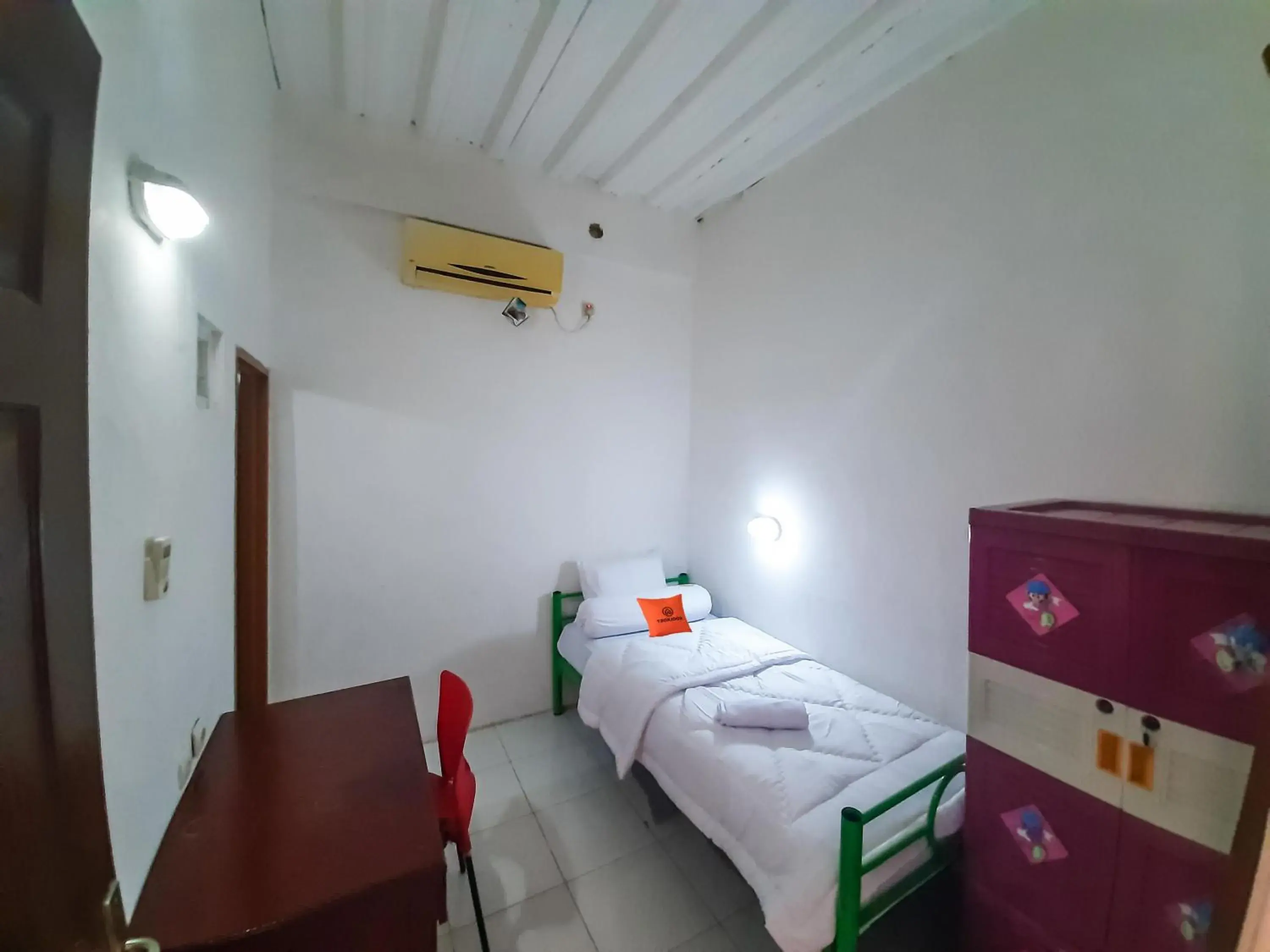 Single Room in KoolKost Syariah @ Citraland Puri Serang Single Room in KoolKost Syariah @ Citraland Puri Serang