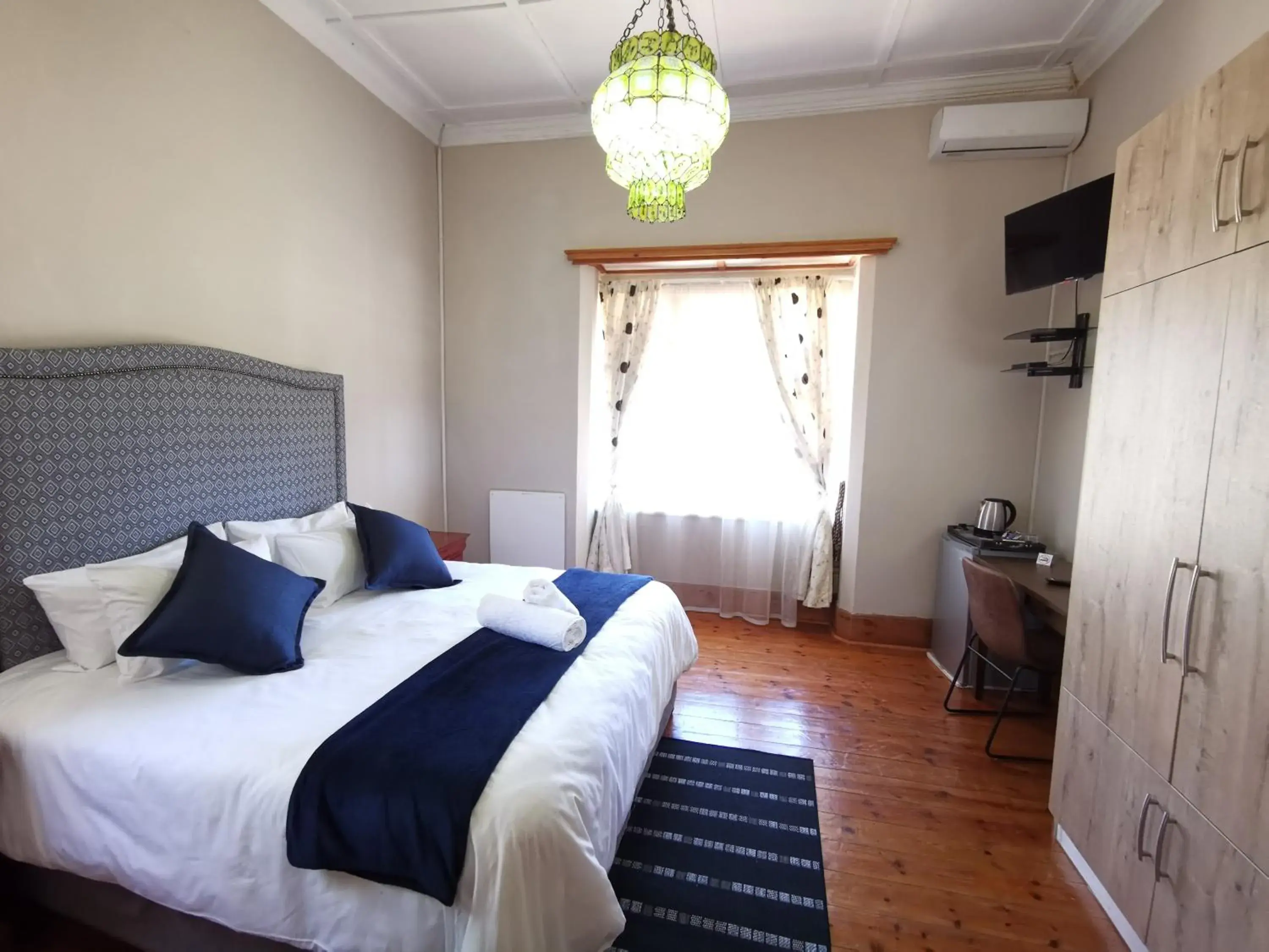 Deluxe King Room in Lucolo Palace B&B Aliwal North Deluxe King Room in Lucolo Palace B&B Aliwal North