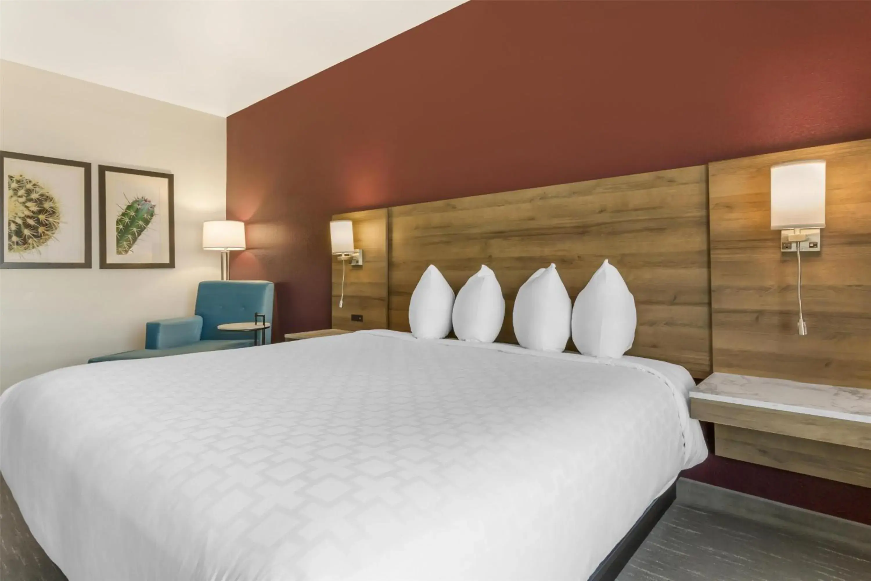 Two-Bedroom Suite with Mobility Accessible Tub in Best Western Plus Casa Grande Inn & Suites Two-Bedroom Suite with Mobility Accessible Tub in Best Western Plus Casa Grande Inn & Suites