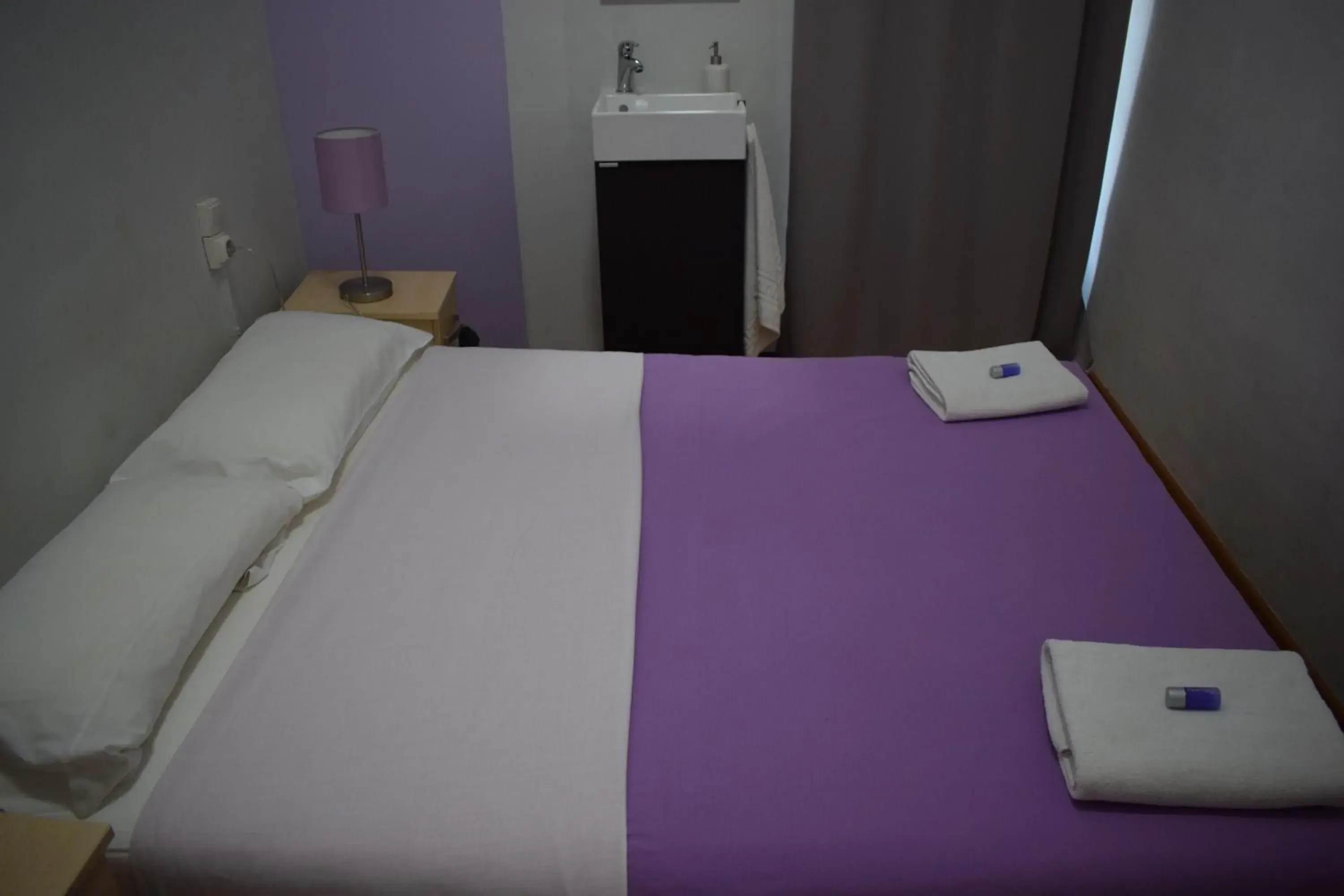 Double Room with Shared Facilities in Hostal MiMi Las Ramblas Double Room with Shared Facilities in Hostal MiMi Las Ramblas