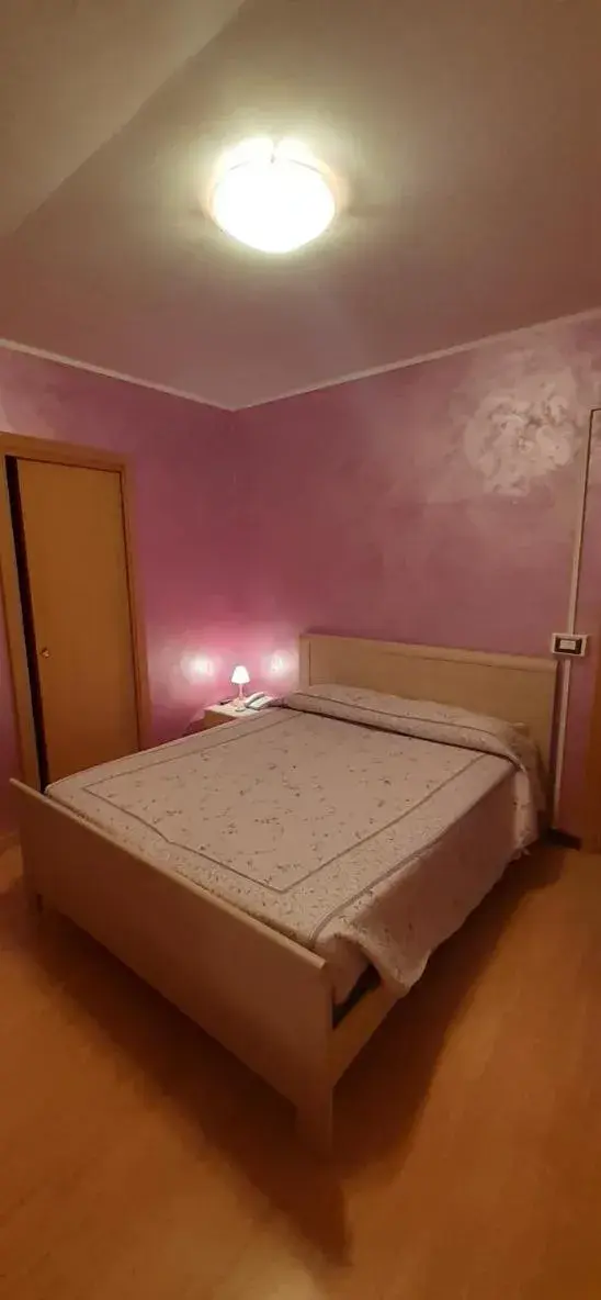 Twin Room with Shower in Hotel Ristorante Cibarium Twin Room with Shower in Hotel Ristorante Cibarium