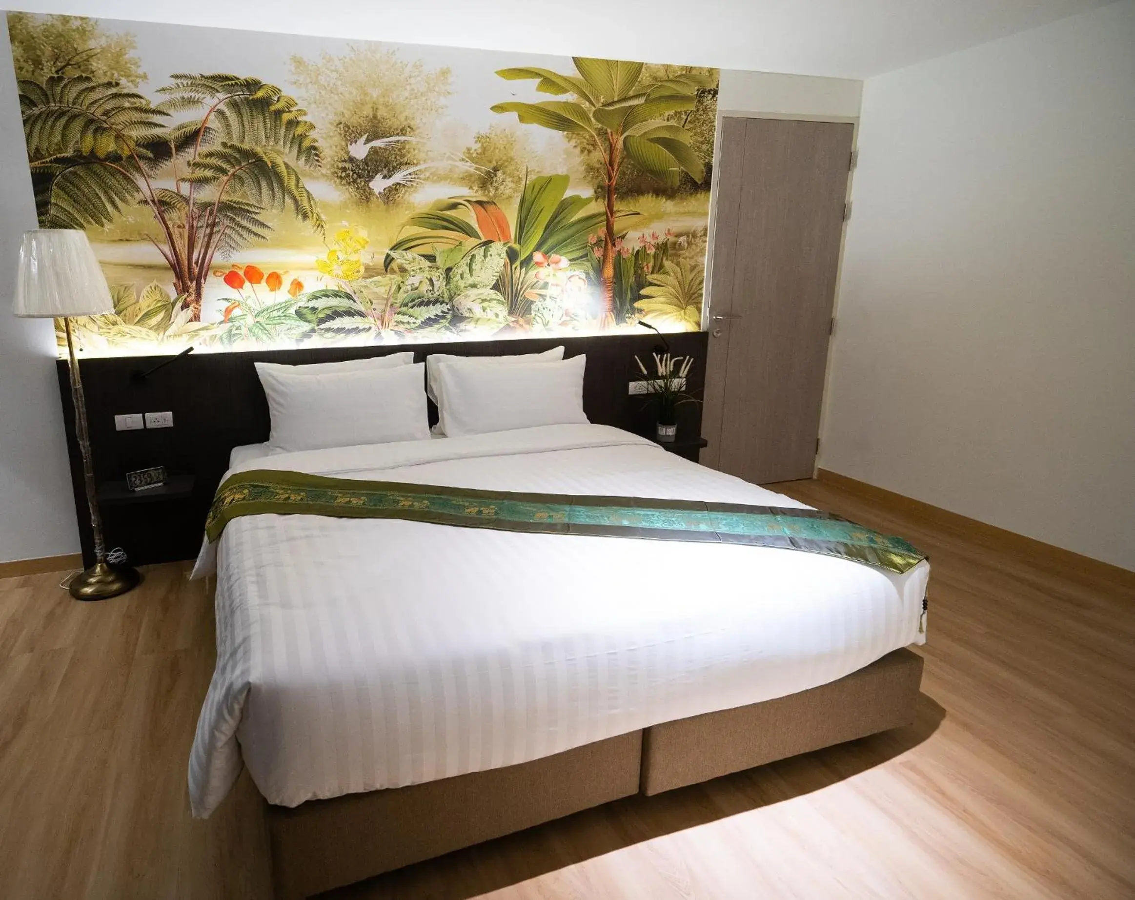 Deluxe Double Room in Pannarai Hotel Bangkok-Pra tunam Deluxe Double Room in Pannarai Hotel Bangkok-Pra tunam