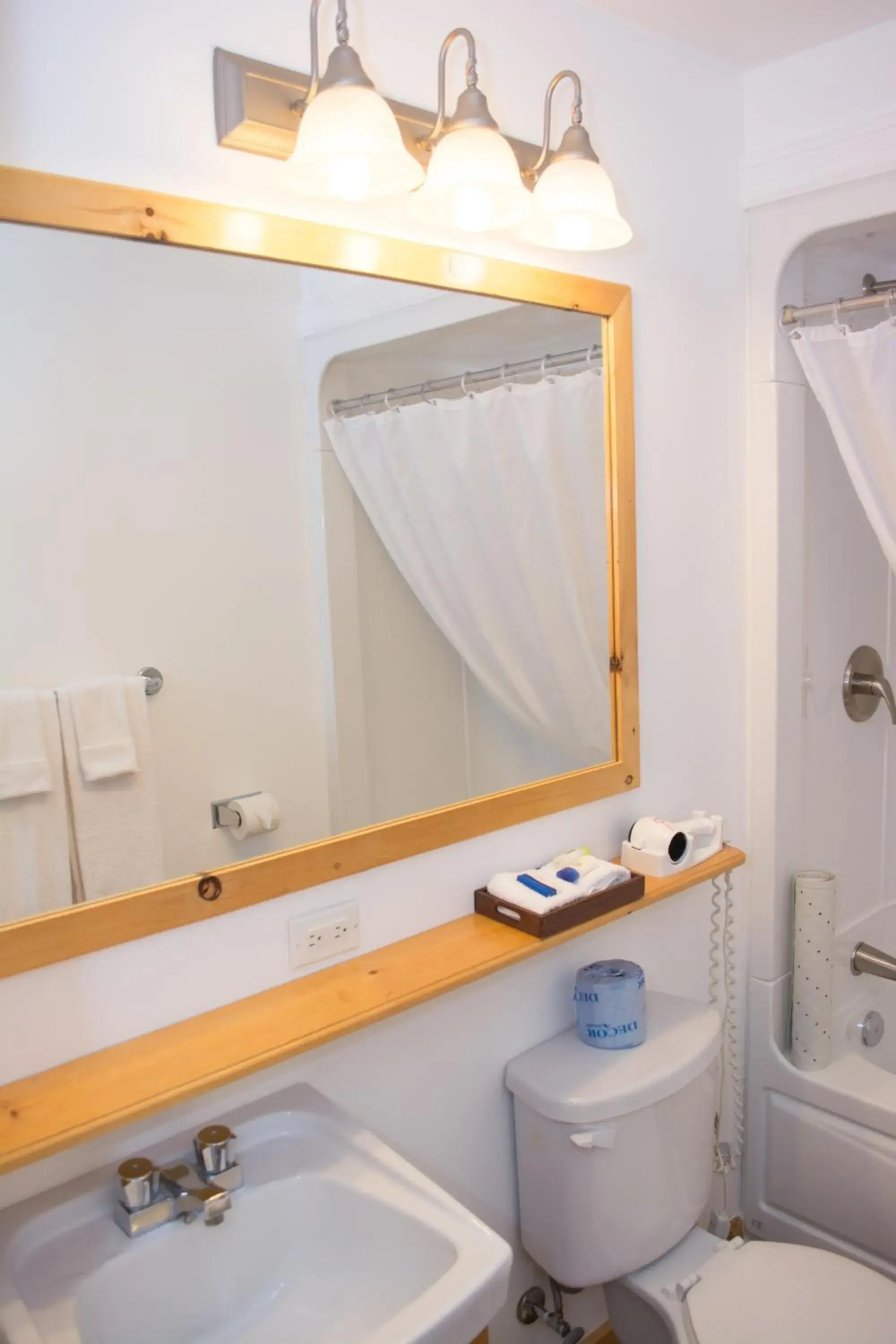 Queen Room with Ocean View in Mayflower Inn Queen Room with Ocean View in Mayflower Inn