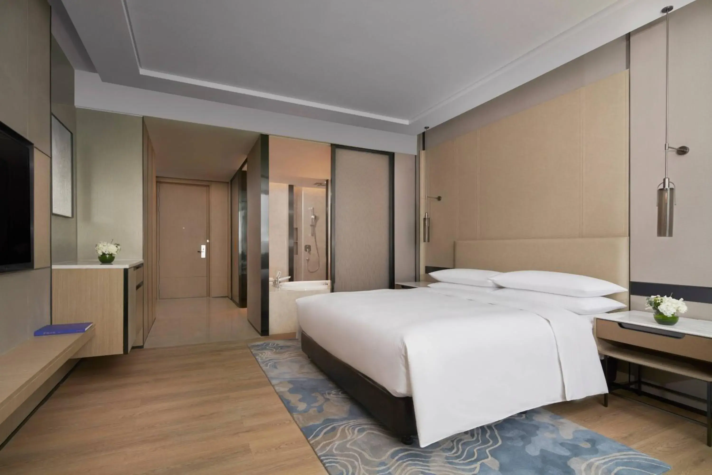 Executive large room with lounge access and bay View in Fuzhou Marriott Hotel Riverside Executive large room with lounge access and bay View in Fuzhou Marriott Hotel Riverside