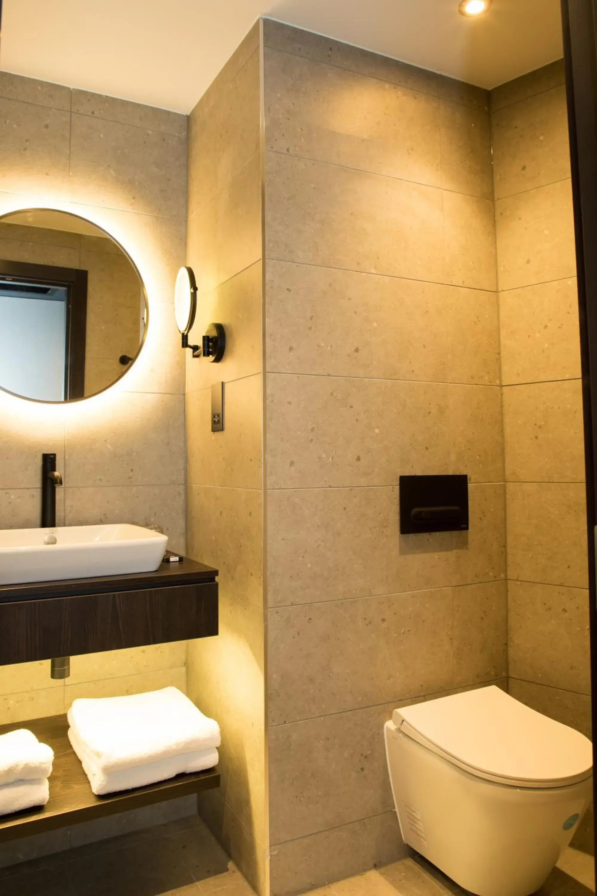 Standard Room in Radisson RED London Greenwich The O2 Standard Room in Radisson RED London Greenwich The O2