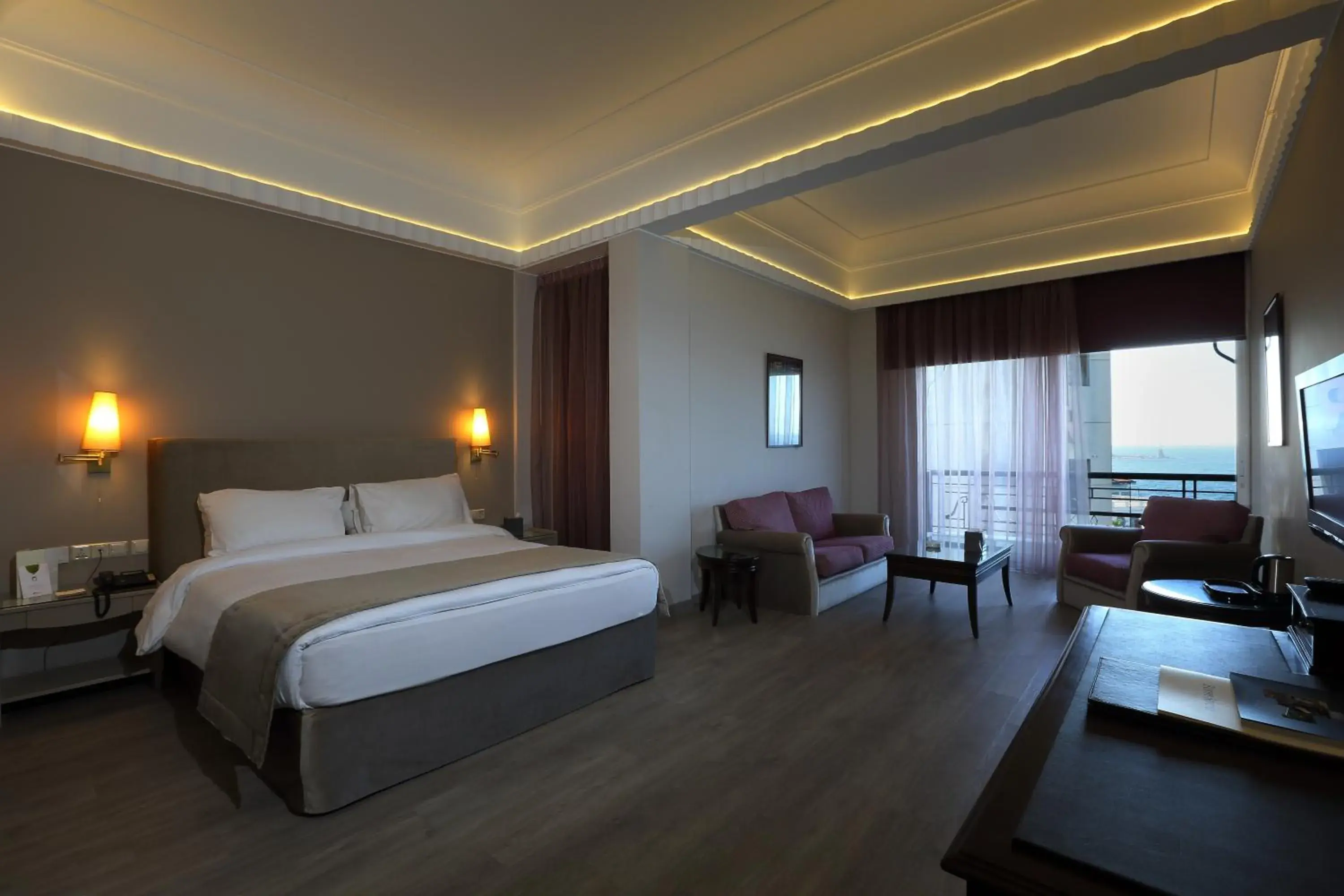 Premium King Room in Warwick Palm Beach Hotel Premium King Room in Warwick Palm Beach Hotel