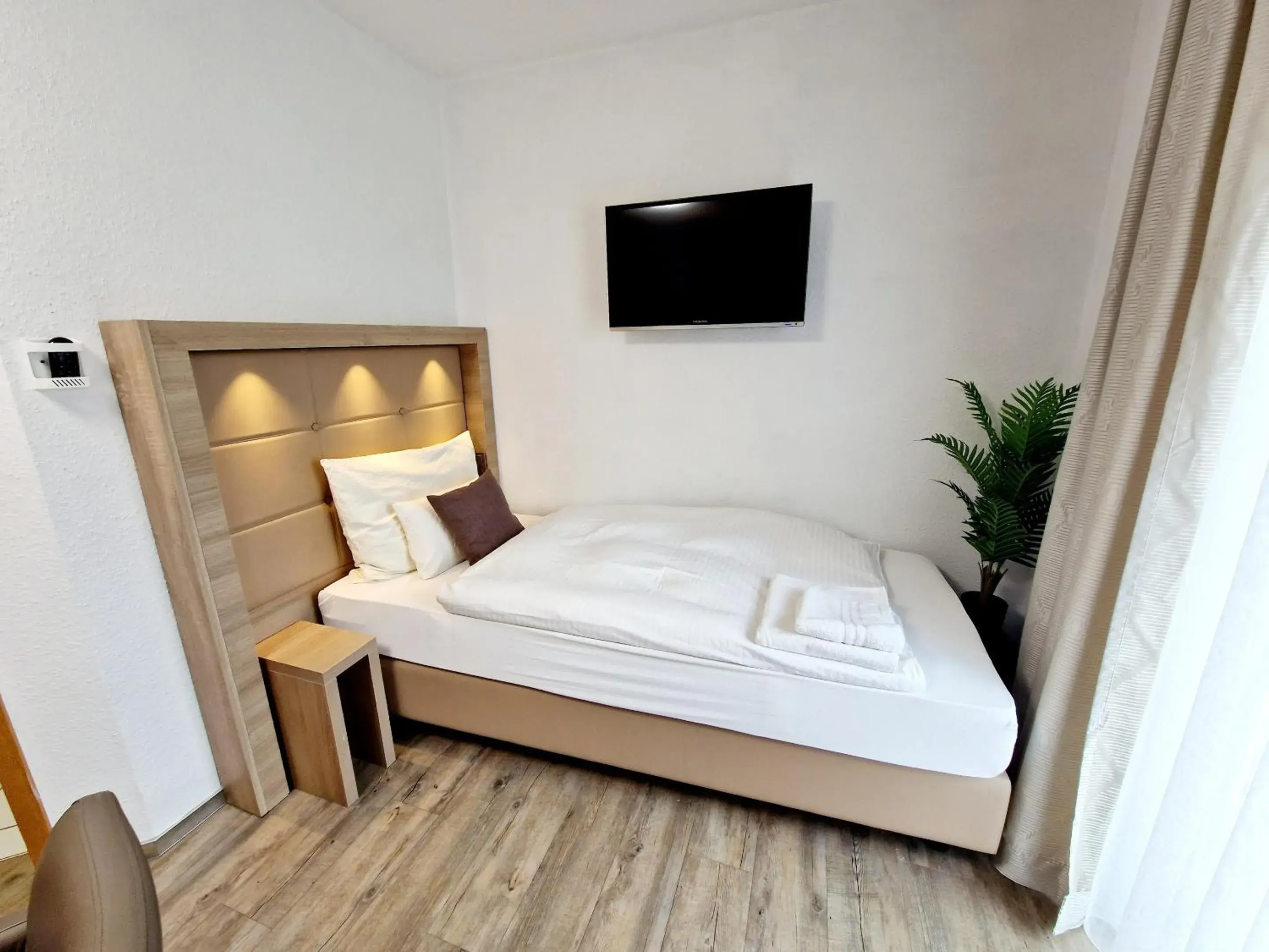 Triple Room with Private Bathroom in Hotel Rheintal Triple Room with Private Bathroom in Hotel Rheintal