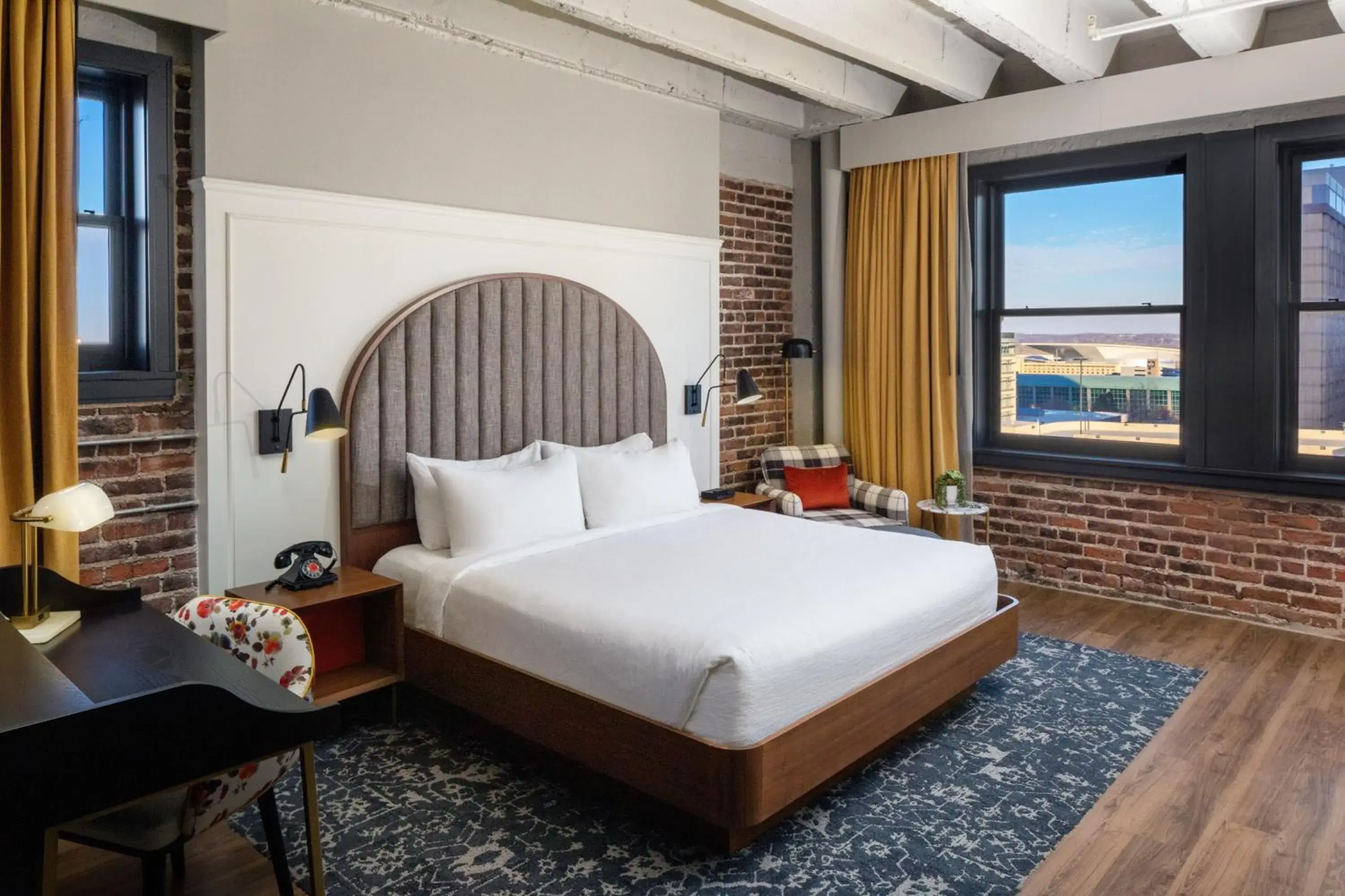 Premium King Room in Hotel Indigo - Omaha Downtown by IHG Premium King Room in Hotel Indigo - Omaha Downtown by IHG