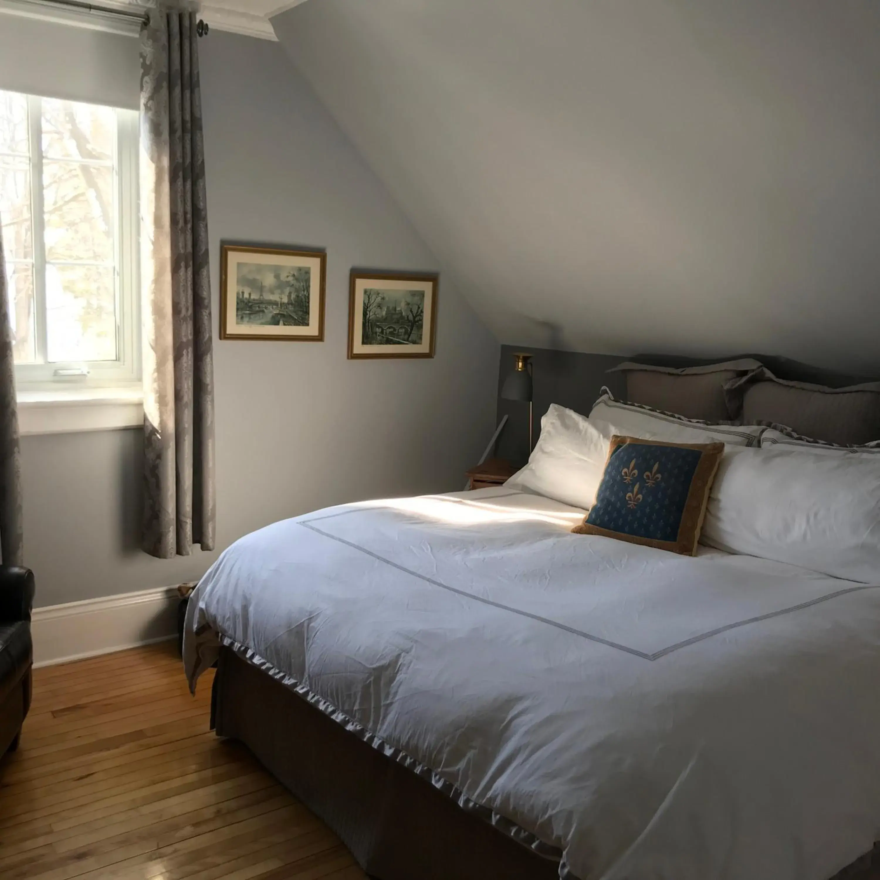 Deluxe King Suite in La Belle aux Berges Deluxe King Suite in La Belle aux Berges