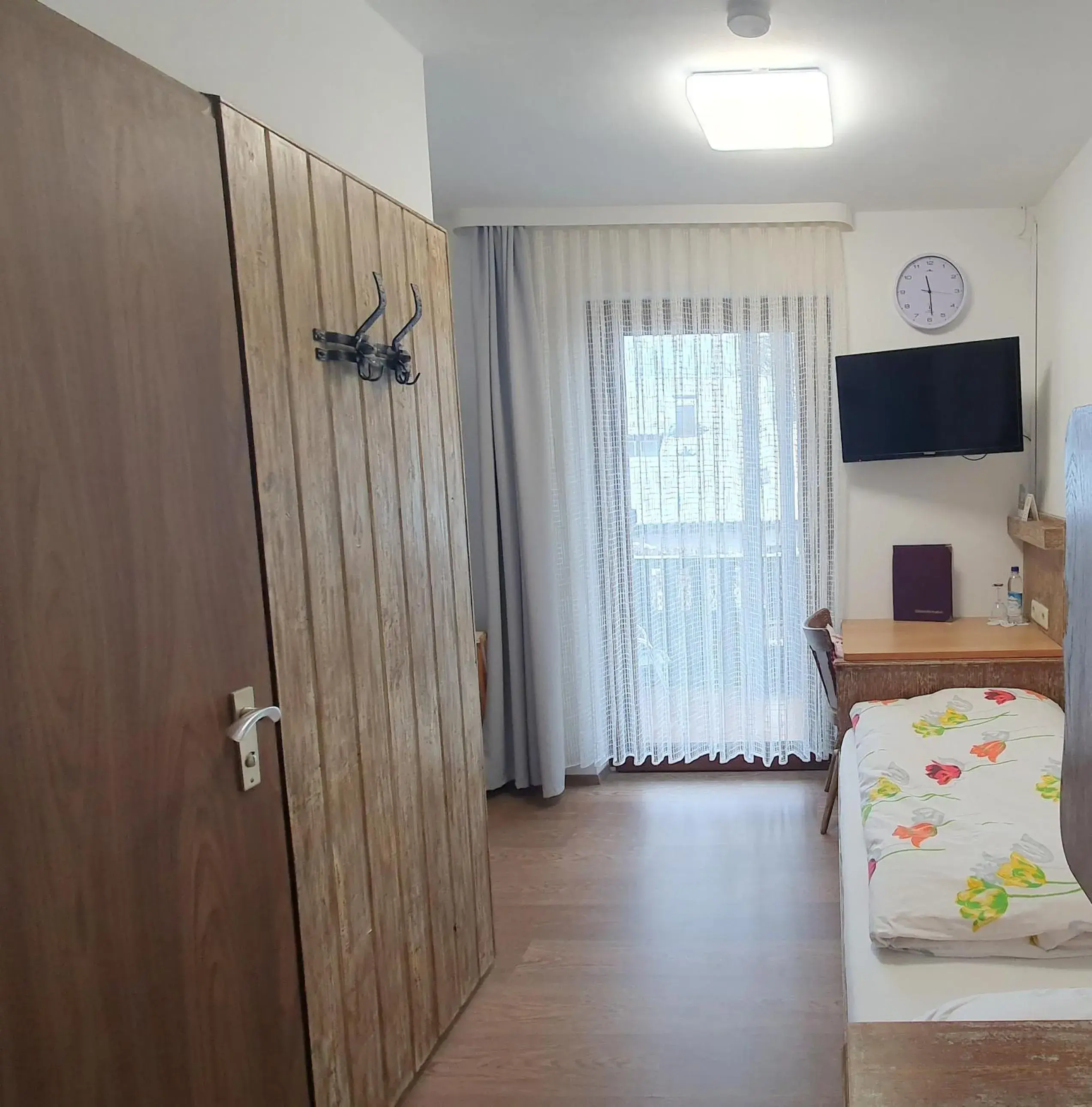 Single Room in Hotel Garni Haus Alpine - Chiemgau Karte inkl Single Room in Hotel Garni Haus Alpine - Chiemgau Karte inkl