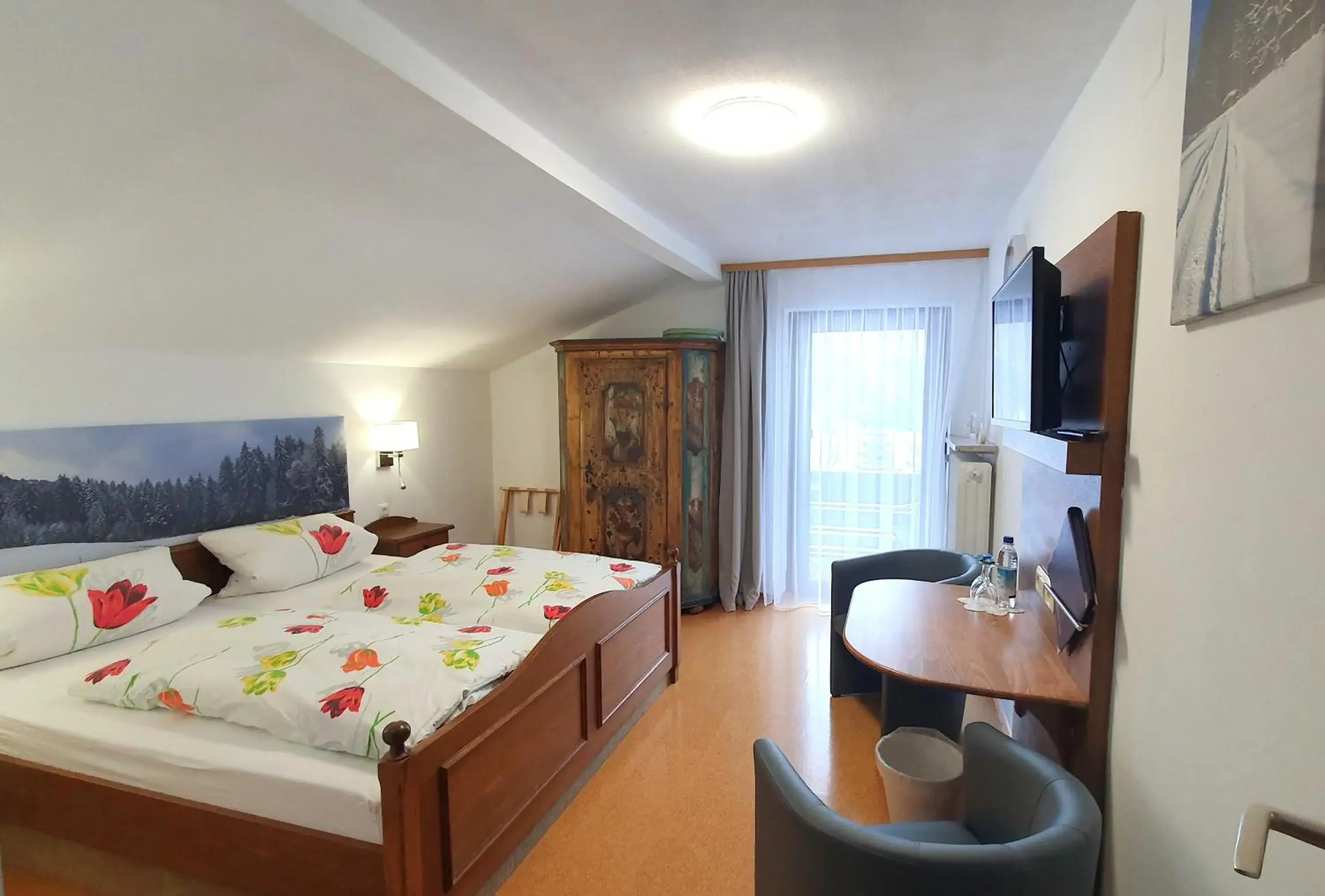 Double Room in Hotel Garni Haus Alpine - Chiemgau Karte inkl Double Room in Hotel Garni Haus Alpine - Chiemgau Karte inkl