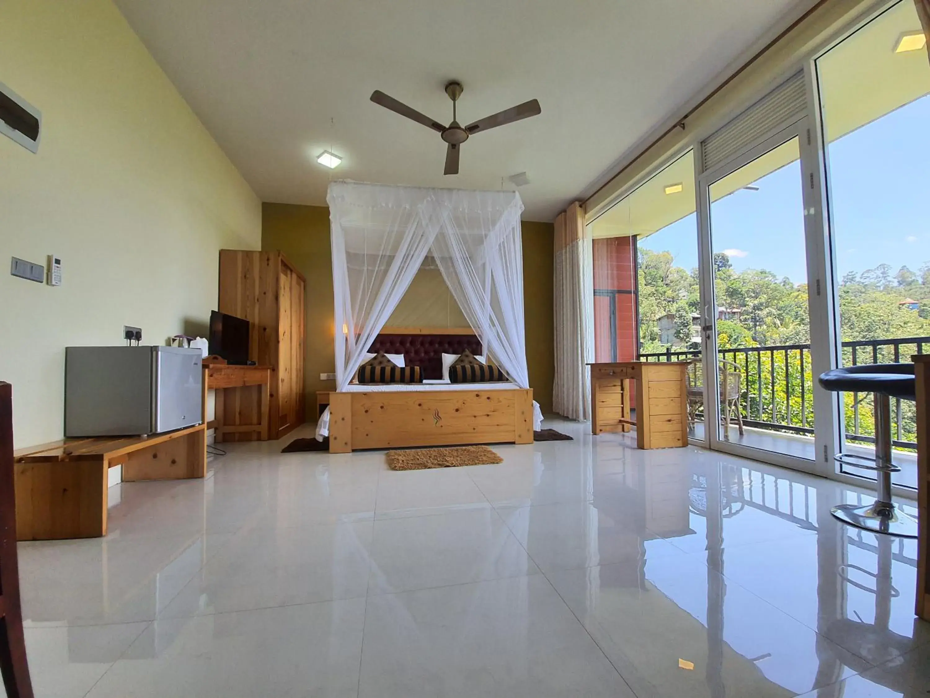 Deluxe Triple Room in Hotel Ella`s Edge Deluxe Triple Room in Hotel Ella`s Edge