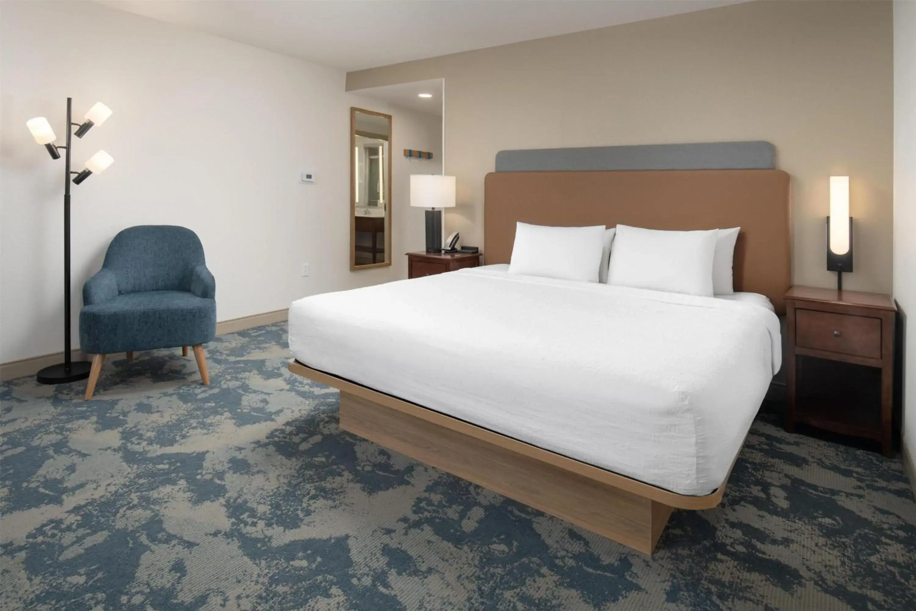 King Room with Accessible Tub - Mobility and Hearing Access/Non-Smoking in Hampton Inn Kimball King Room with Accessible Tub - Mobility and Hearing Access/Non-Smoking in Hampton Inn Kimball