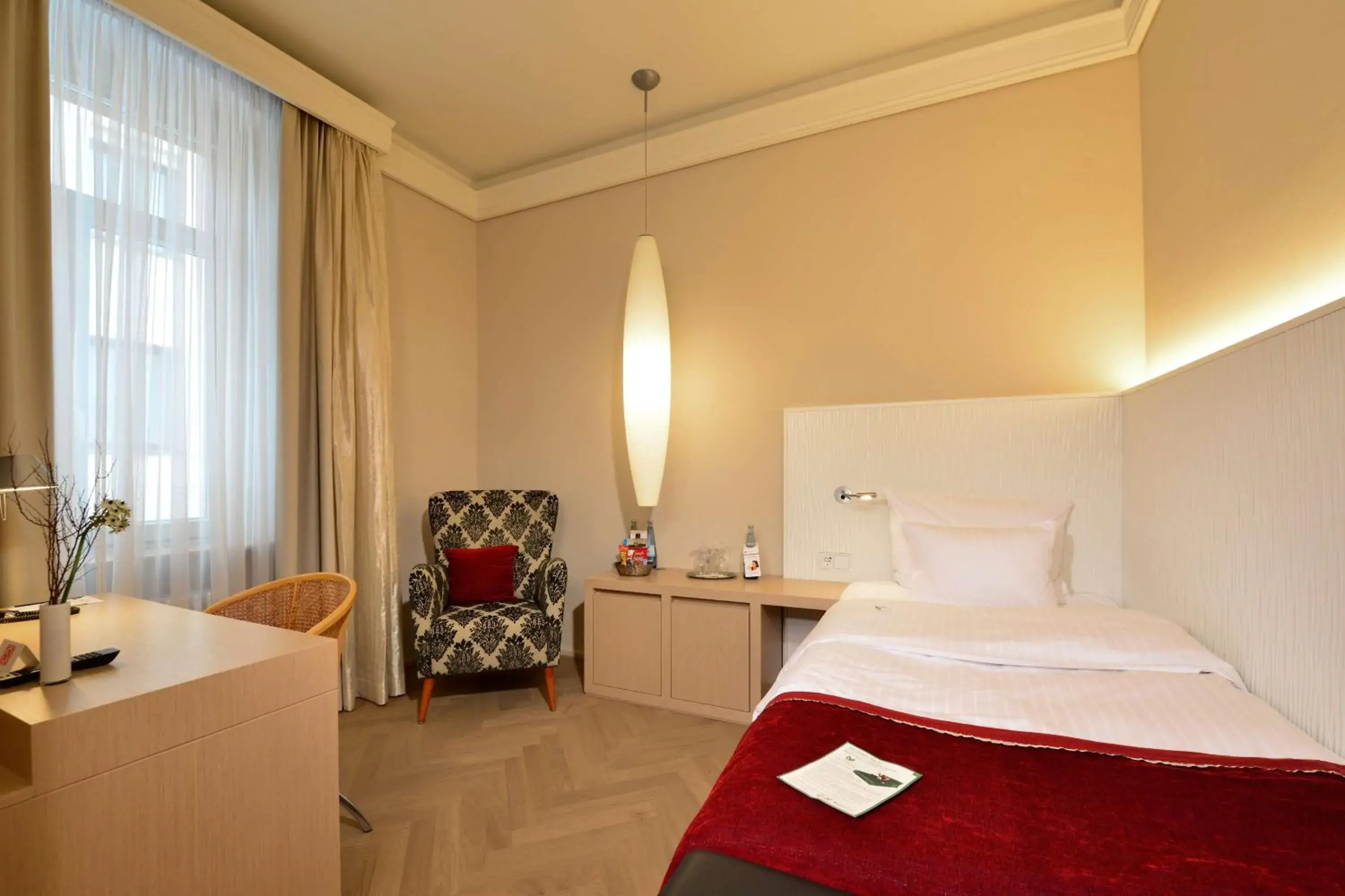 Business Single Room in Hotel Victoria, BW Signature Collection Business Single Room in Hotel Victoria, BW Signature Collection