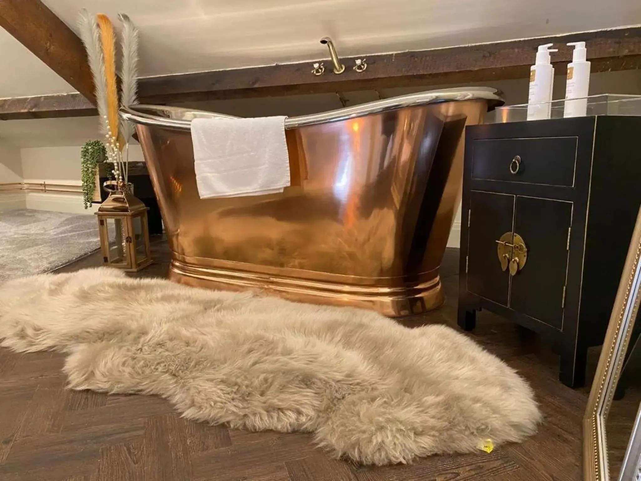 Deluxe Suite in The Hive at Poppi-Red Deluxe Suite in The Hive at Poppi-Red